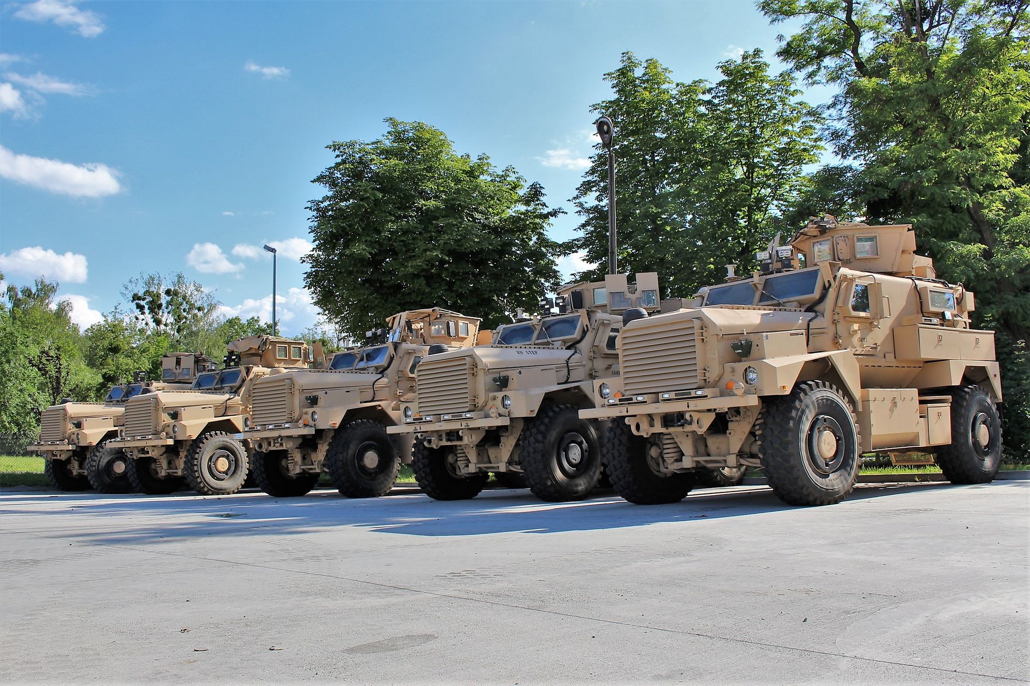 USA przekazały Polskim Siłom Zbrojnym kolejną partię pojazdów opancerzonych Cougar 4×4