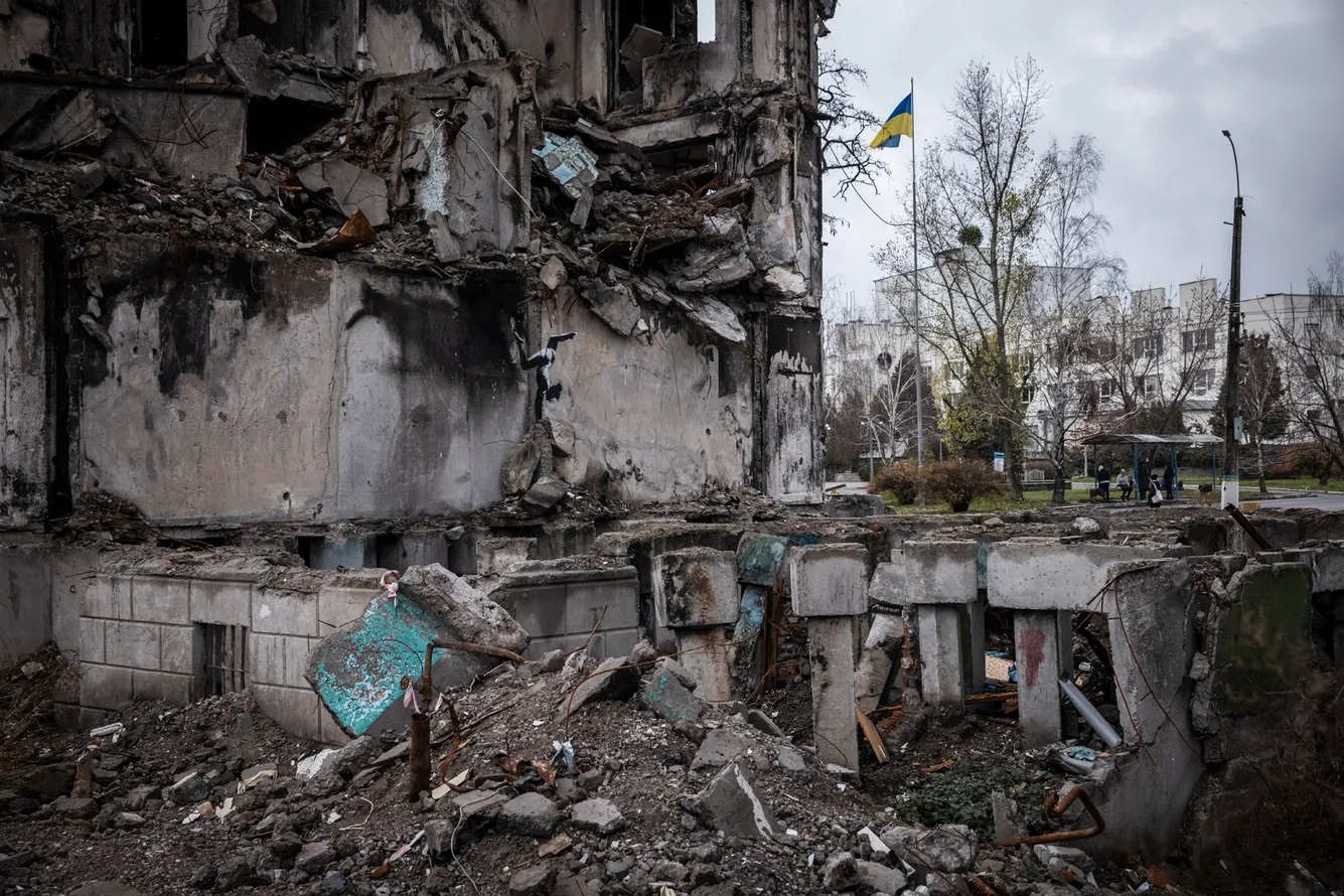 Banksy odwiedził Ukrainę: artysta uliczny potwierdza na Instagramie, że wykonał graffiti na zniszczonym domu w Borodiance