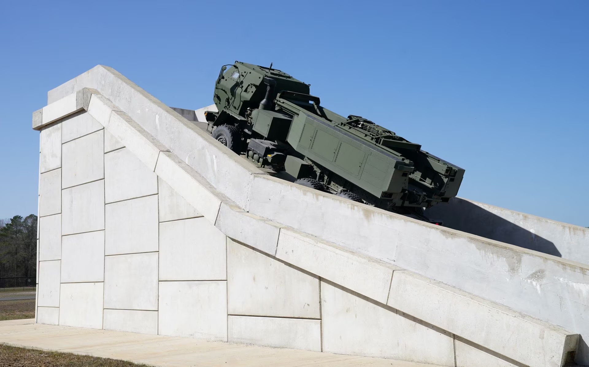 Lockheed Martin zwiększy produkcję M142 HIMARS po udanym użyciu systemów rakietowych na Ukrainie