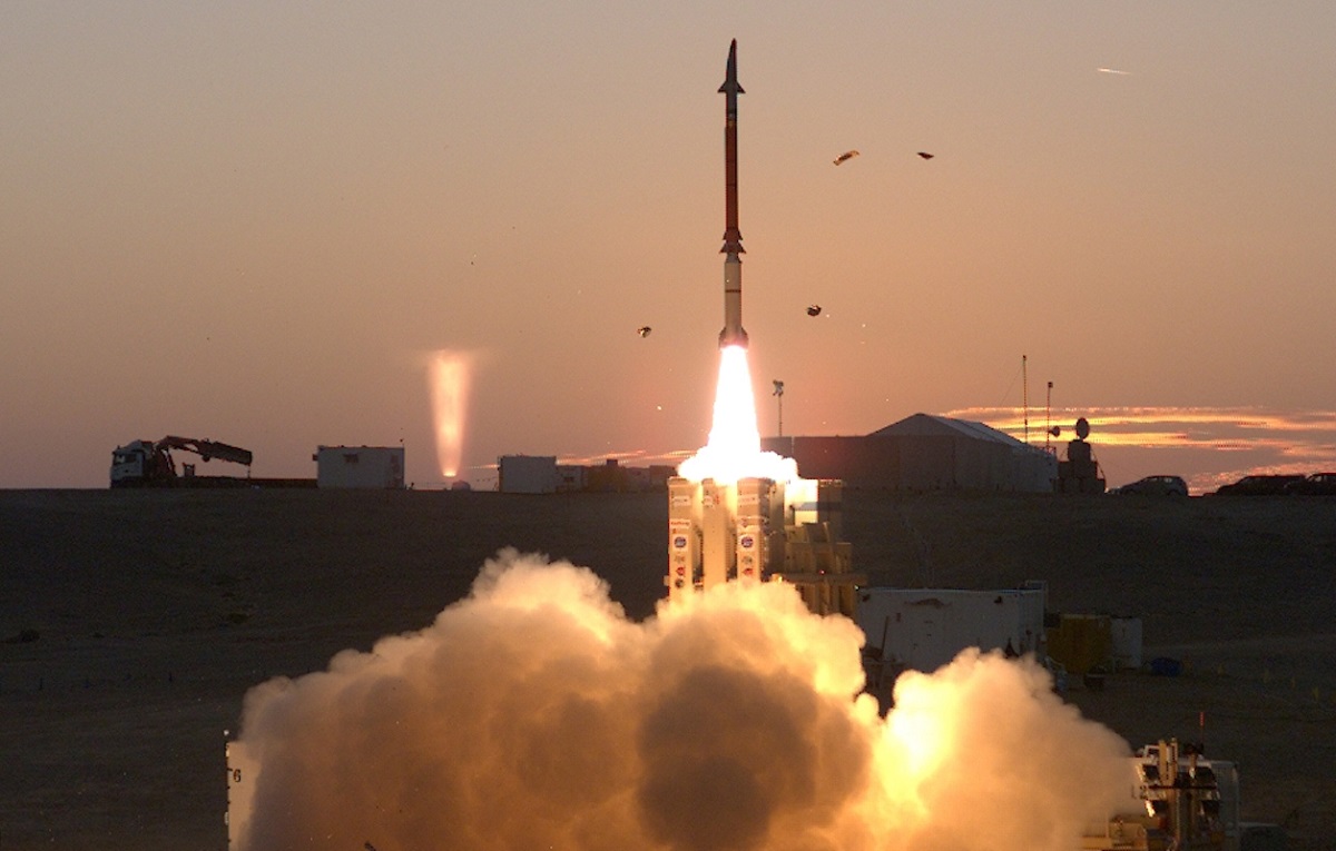 Raytheon i Electromecanica Ploiesti rozpoczną produkcję SkyCeptor dla MIM-104 Patriot - rakiety przechwytujące mogą zestrzeliwać pociski balistyczne średniego zasięgu.