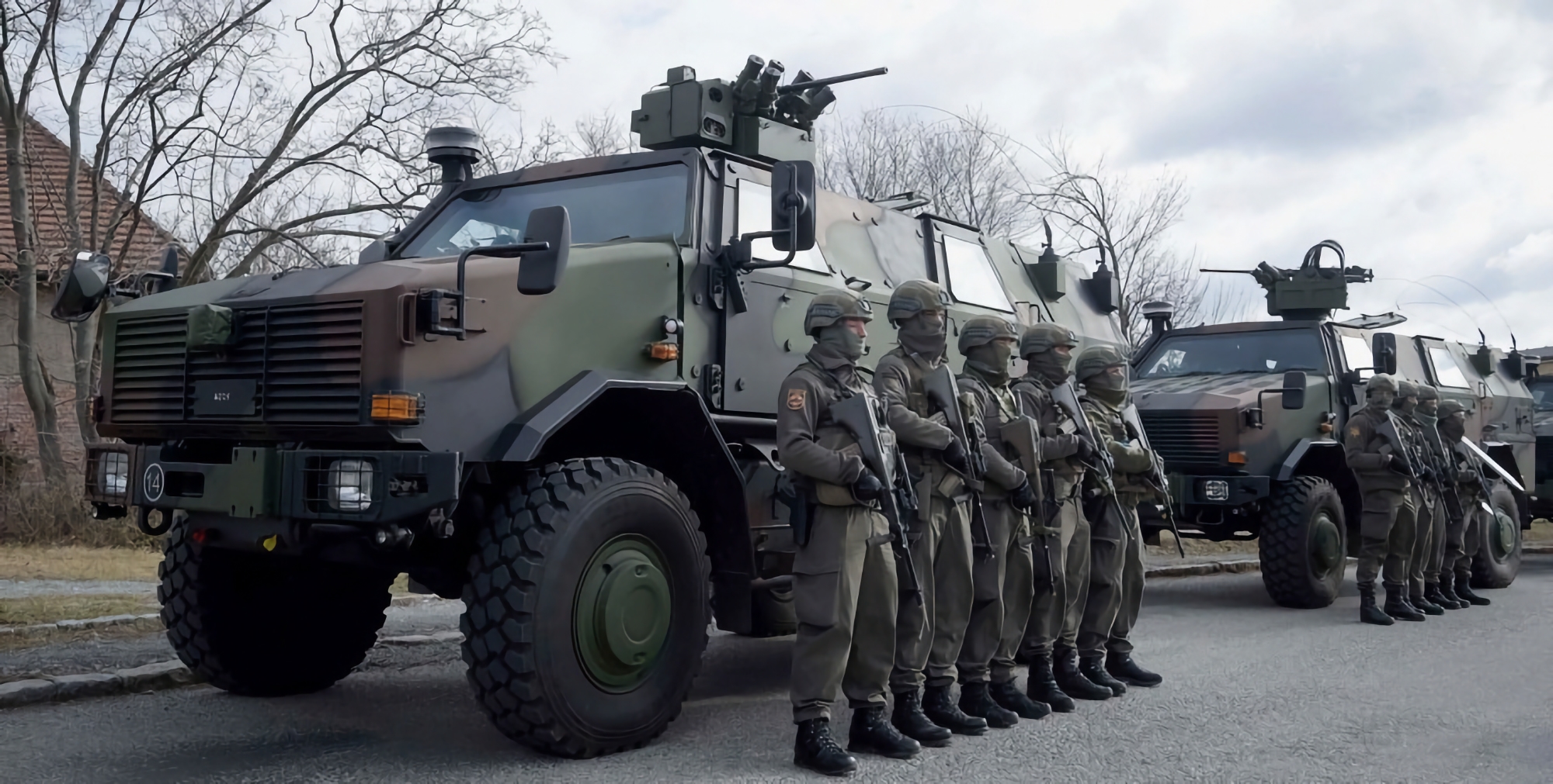 30 pojazdów opancerzonych Dingo, rakiety do systemu obrony powietrznej IRIS-T oraz pięć transporterów czołgów M1070 Oshkosh: Niemcy przekazują Ukrainie nowy pakiet pomocy wojskowej