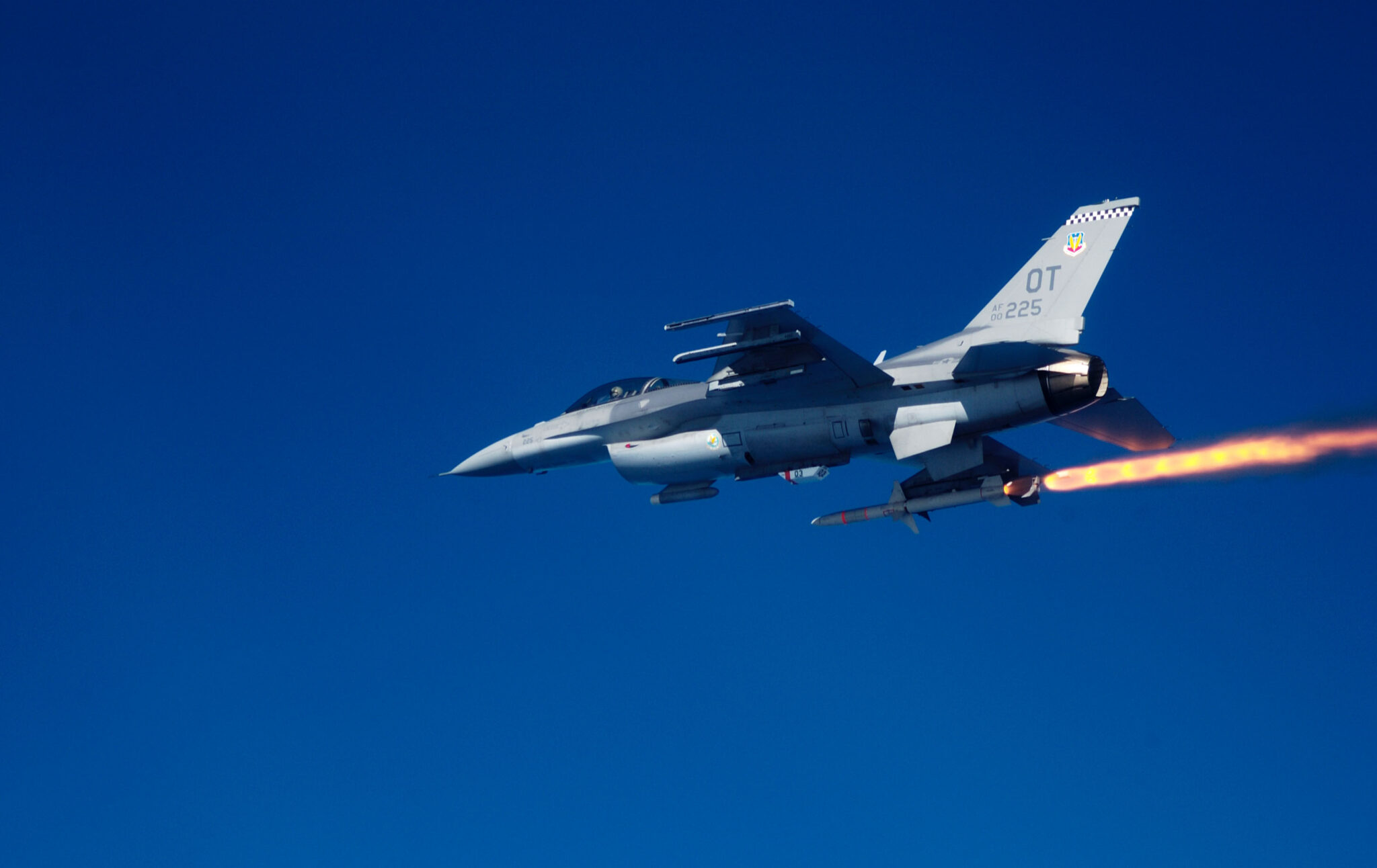 USA zatwierdza wartą 619 mln dolarów sprzedaż 300 pocisków AGM-88B HARM i AIM-120C-8 AMRAAM na Tajwan dla myśliwców F-16