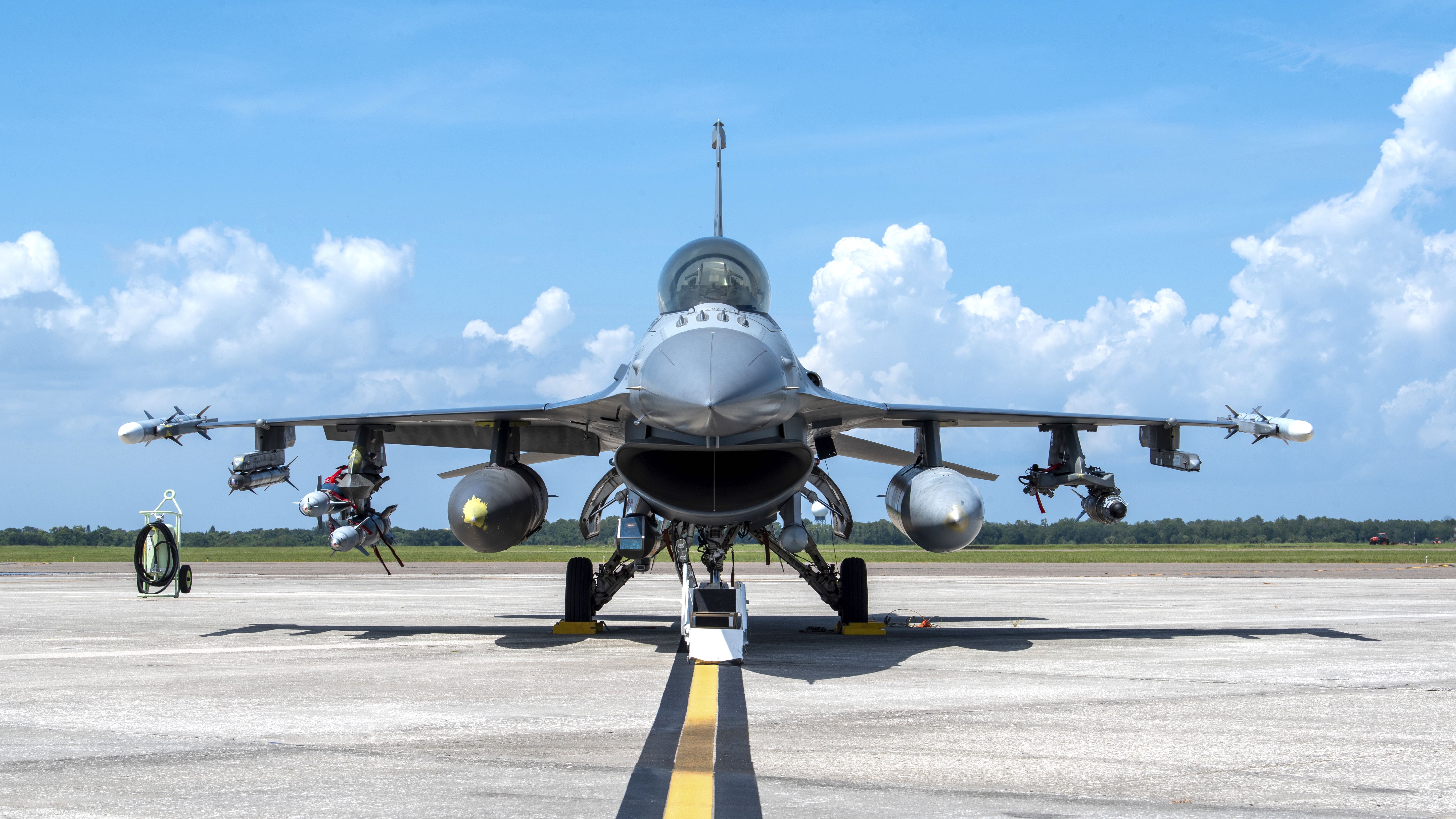 Holandia przekaże Ukrainie uzbrojenie dla F-16 Fighting Falcon o wartości 150 mln euro