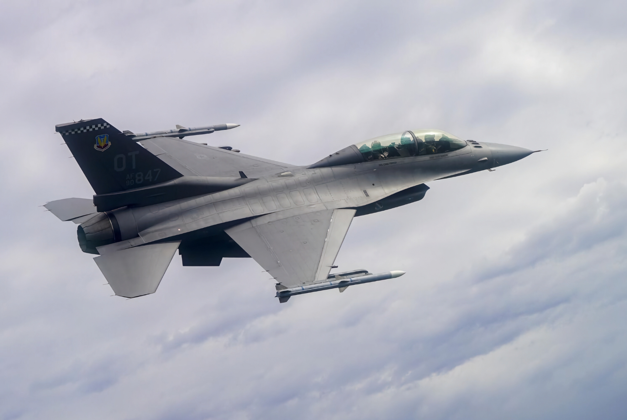Wysoki Przedstawiciel Unii Europejskiej: Ukraińscy piloci już uczą się obsługi amerykańskich myśliwców F-16 Fighting Falcon
