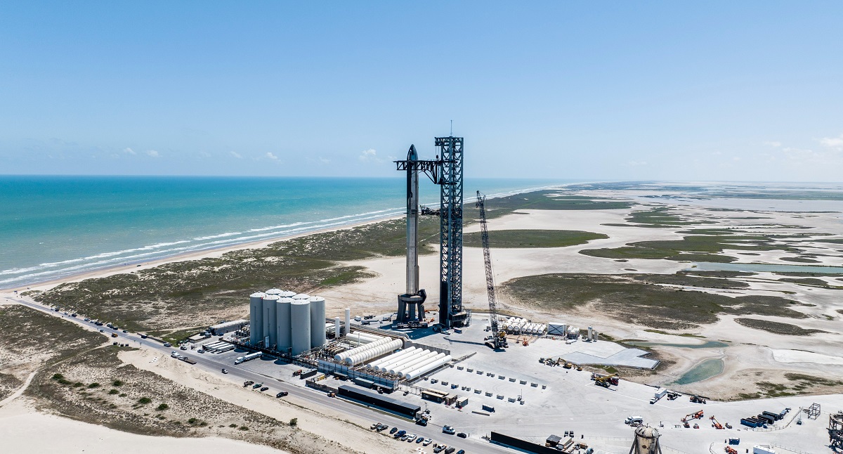 140-metrowy robot Mechazilla przygotował SpaceX Starship, najpotężniejszy system rakietowy w historii, do startu