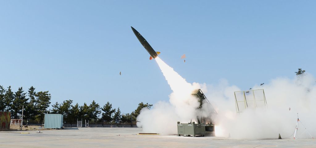 Republika Korei testuje 400 mm pocisk taktyczny KTTSM o zasięgu startu 180 km