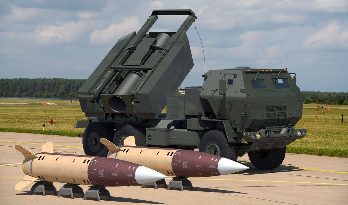 Biden rozważa dostarczenie Ukrainie taktycznych pocisków balistycznych ATACMS o zasięgu do 300 km.