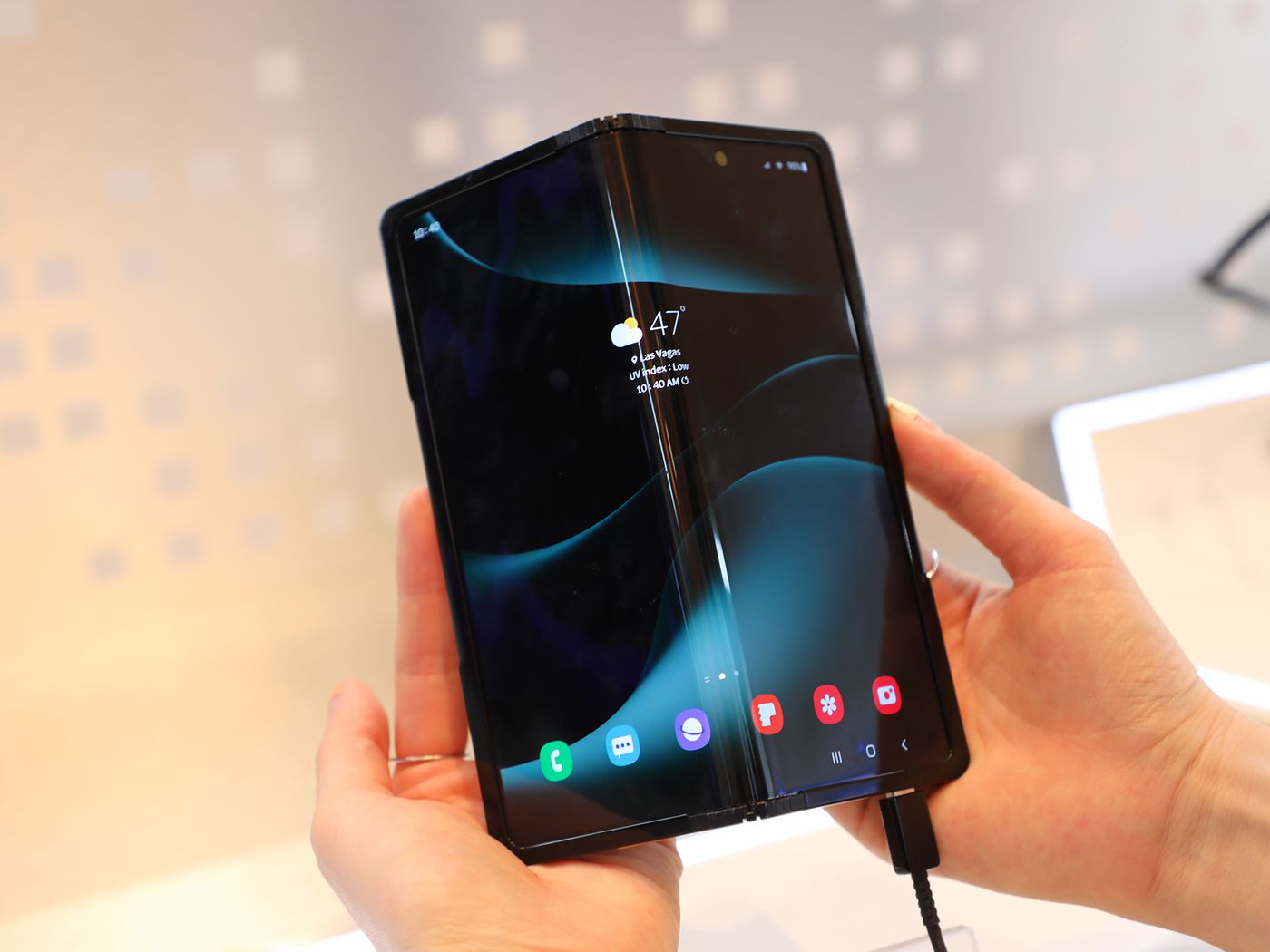 Samsung prezentuje nowy elastyczny wyświetlacz Flex In & Out, który można złożyć w dowolnym kierunku