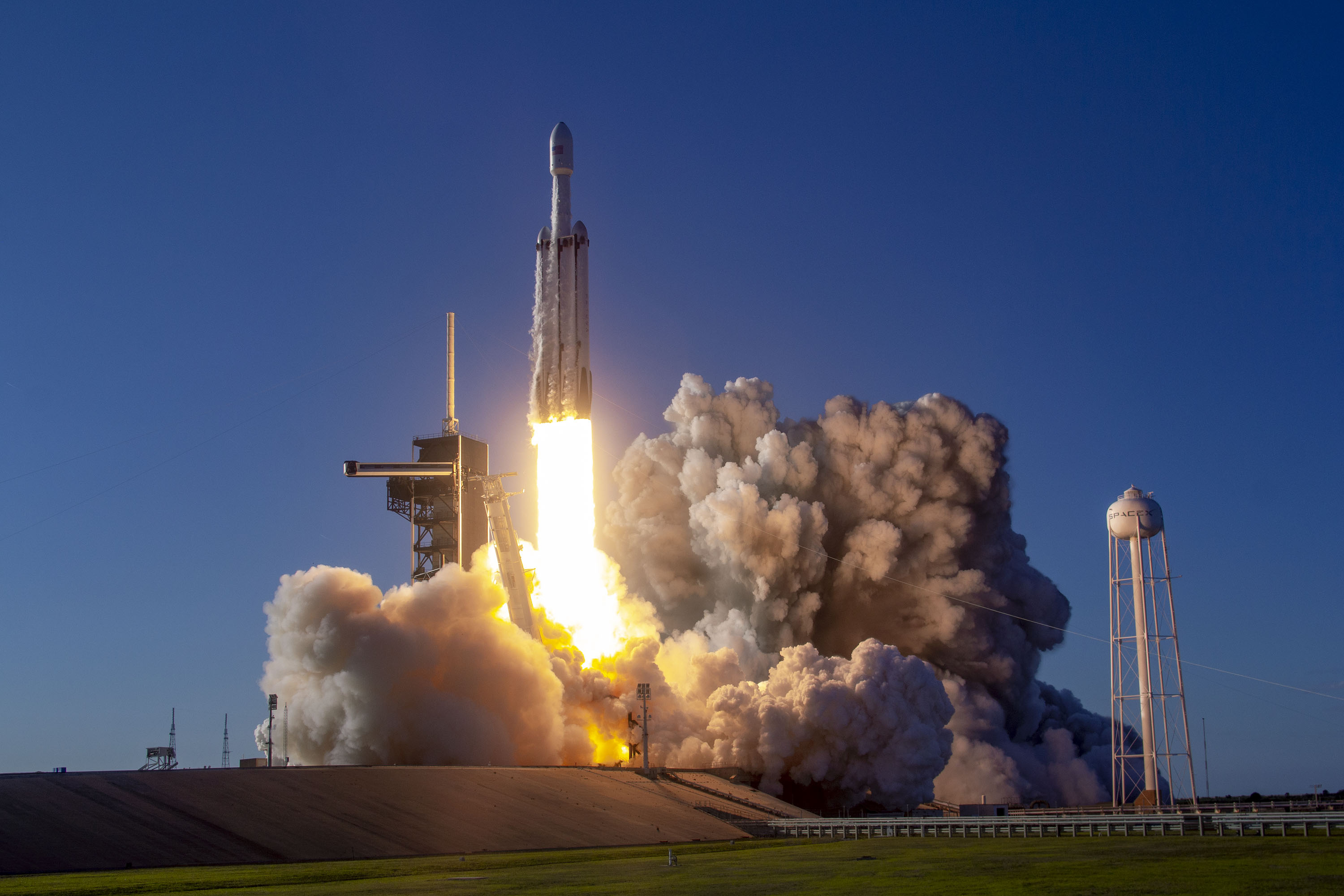SpaceX kończy tajną misję USSF-67 dla US Space Force - Falcon Heavy wyniósł na orbitę wojskowego satelitę