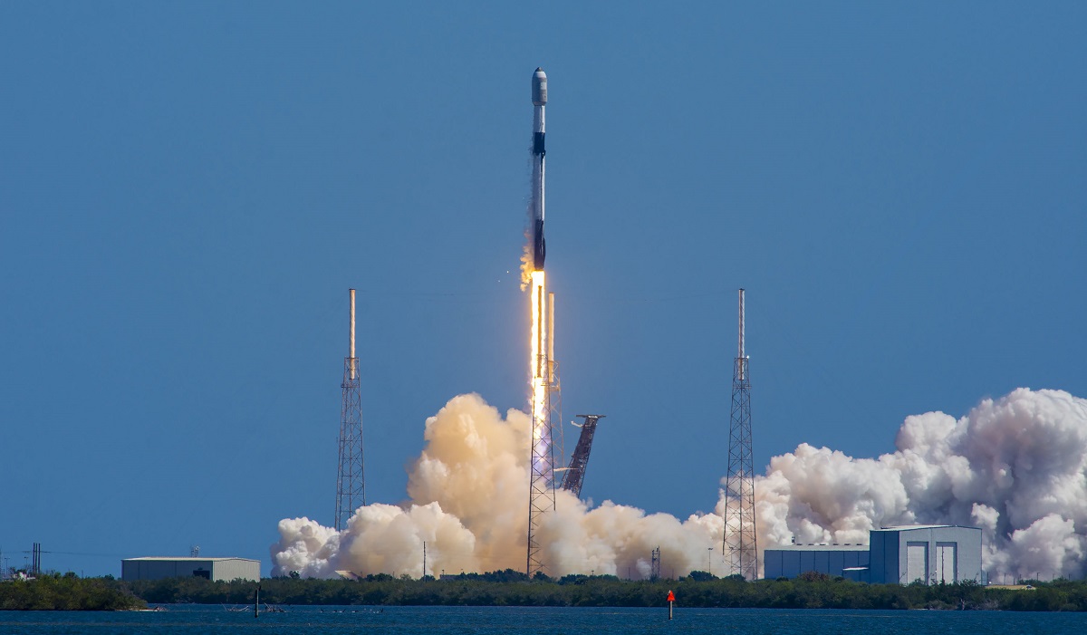 SpaceX uruchamia jubileuszowy start w 2023 roku - Falcon 9 wysyła na orbitę 56 satelitów Starlink