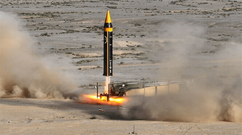 Iran zapowiada hipersoniczną rakietę balistyczną o prędkości do 16 000 km/h, która przewyższa rosyjskie pociski Tsirkon i Kinzhal.