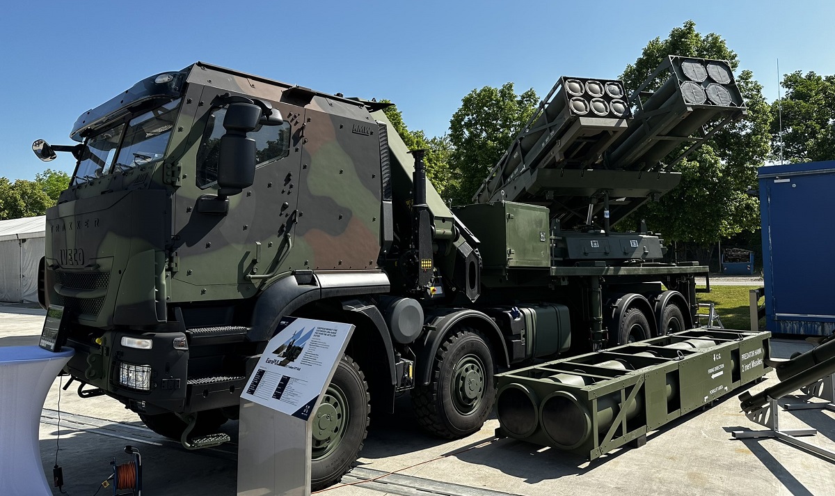 KMW i Elbit prezentują system Euro-PULS na podwoziu IVECO z wyrzutnią dla pocisków GMLRS M31, Accular, EXTRA, Predator Hawk, NSM i JSF-M.