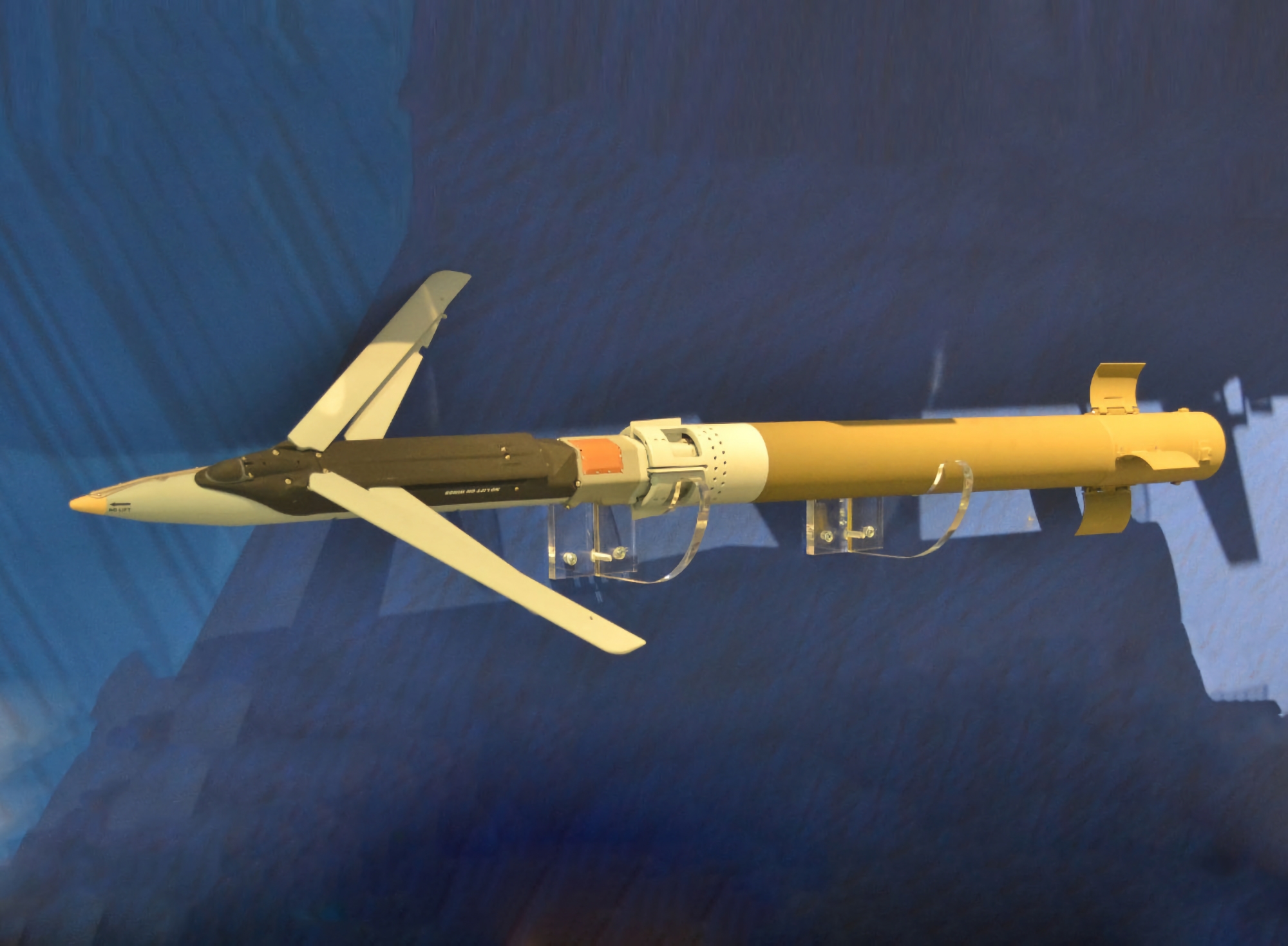 Stany Zjednoczone wysłały Ukrainie bomby rakietowe GLSDB dla HIMARS i M270 o zasięgu rażenia do 150 km