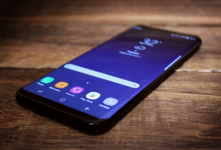 Samsung opatentował projekt smartfona z wycięciem, podobnie jak iPhone X
