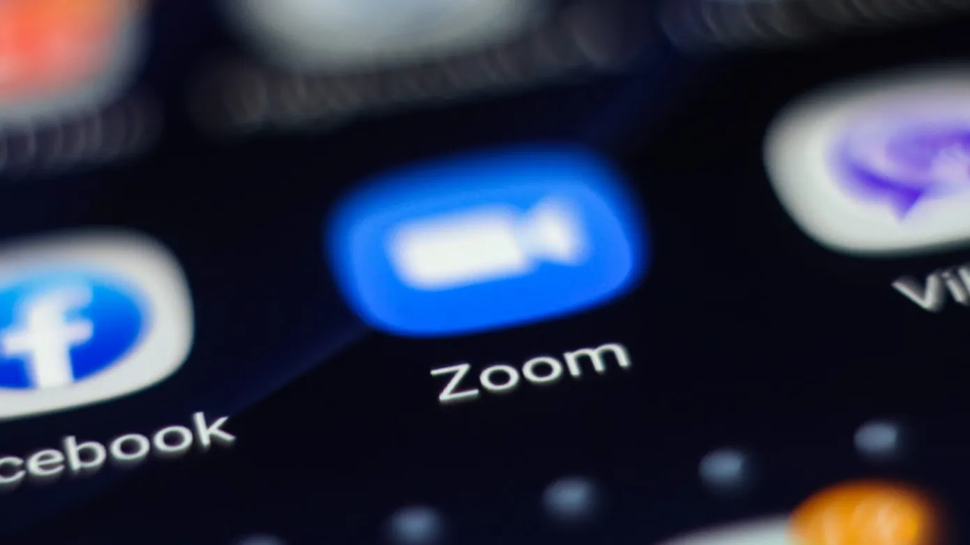 Zoom zaprezentował narzędzie oparte na sztucznej inteligencji, które może podsumowywać spotkania i pisać wiadomości.