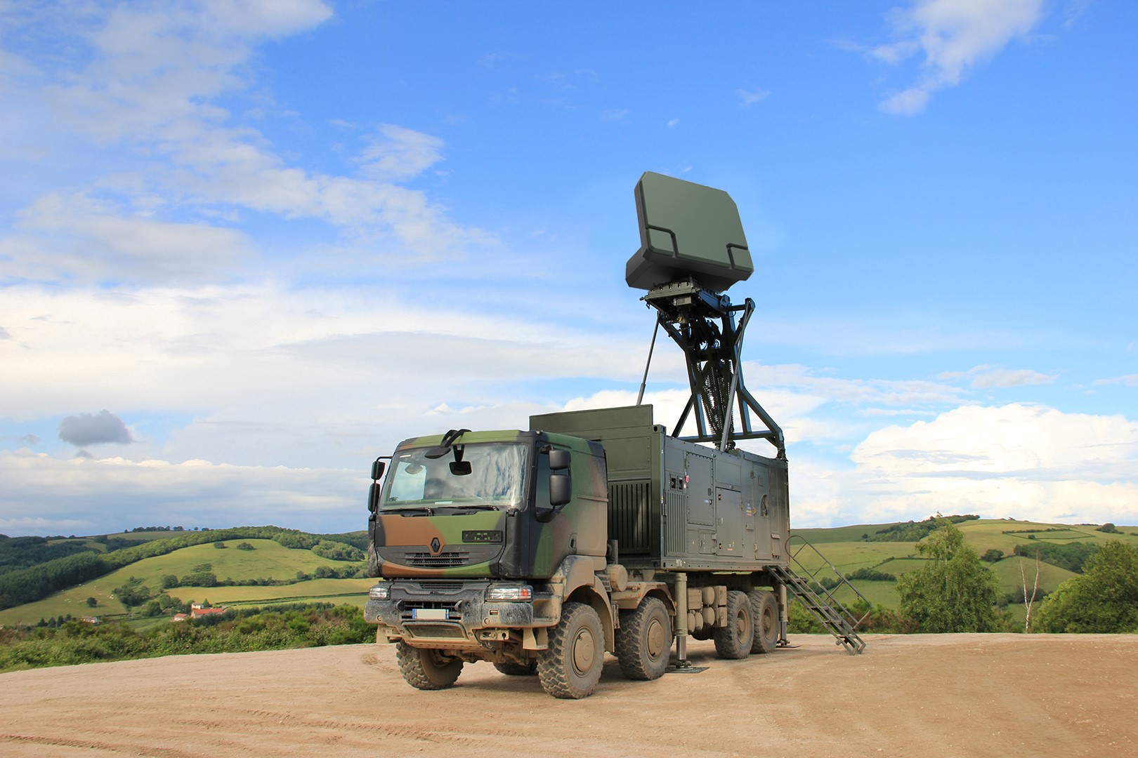 Thales dostarczy Ukrainie dwa radary Ground Master 200 o zasięgu do 250 km, które będą wykorzystywane w połączeniu z SAMP/T