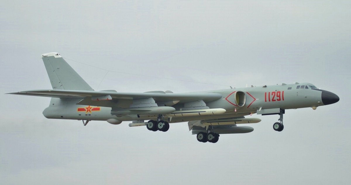 Bombowce nuklearne H-6 eskortowane przez myśliwce J-10 i J-16 oraz chińskie okręty wojenne zbliżyły się do Tajwanu - samoloty przekroczyły strefę identyfikacji obrony powietrznej.