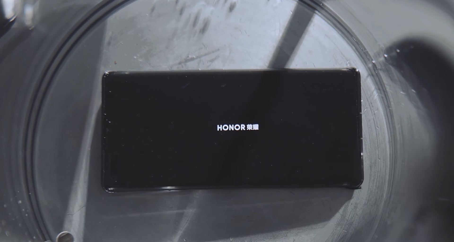 Die Hard: Honor Magic 3 będzie wodoodpornym i wstrząsoodpornym flagowcem