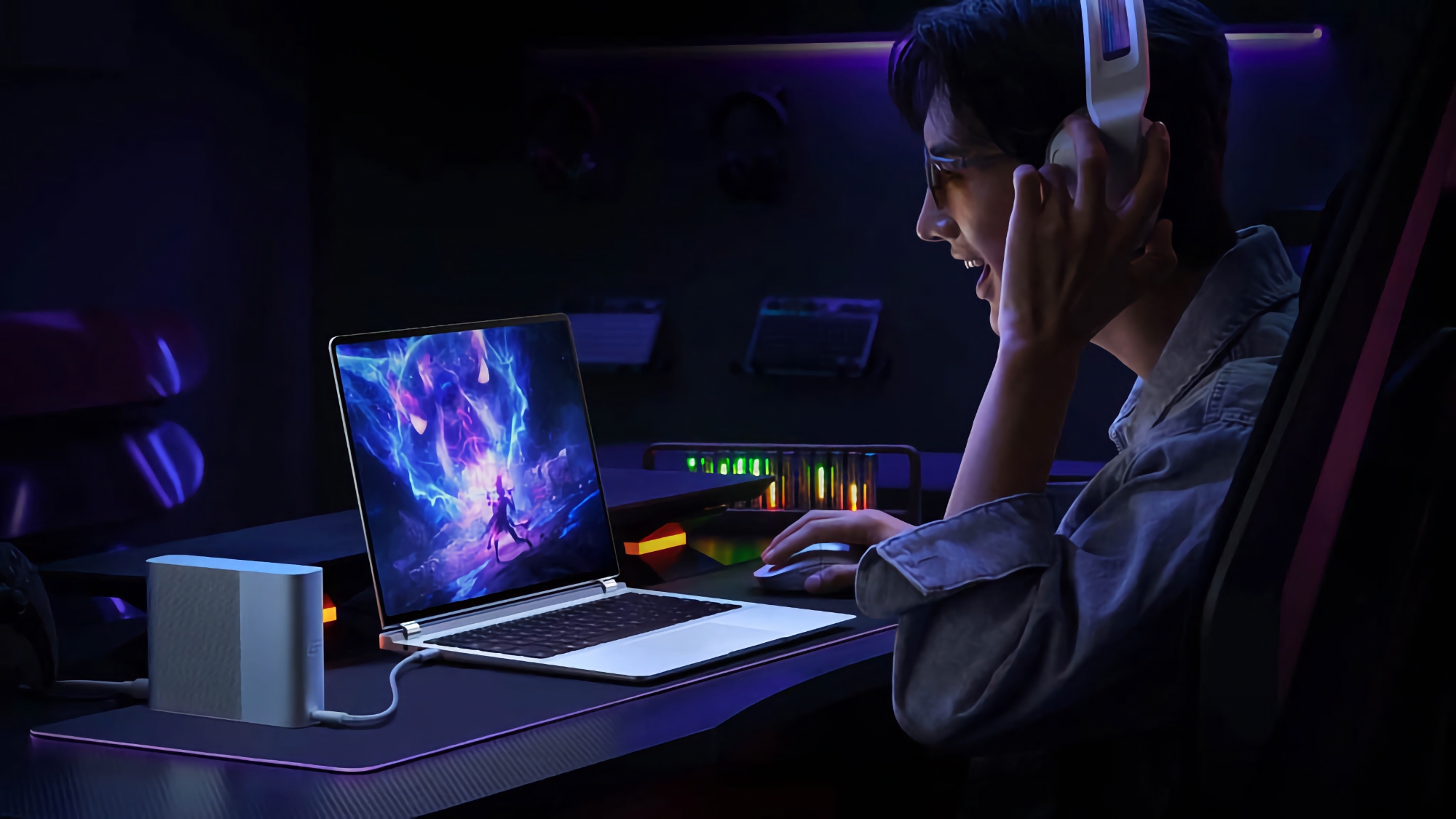 Huawei MateBook GT 14: wyświetlacz OLED 144 Hz, procesor Intel Core Ultra 9 185H i moc ładowania 140 W 