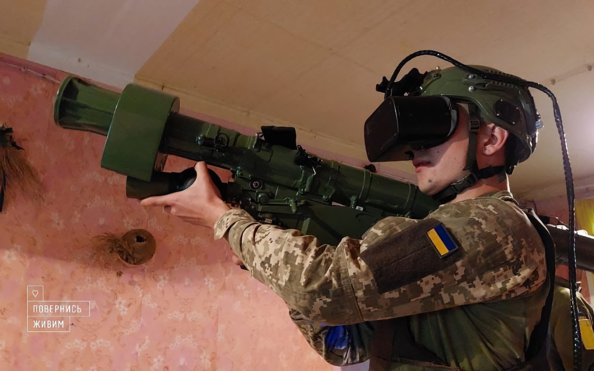 Fundacja Turn Back Alive kupiła symulator z hełmem wirtualnej rzeczywistości dla Sił Zbrojnych Ukrainy. Z jego pomocą żołnierze nauczą się posługiwać MANPADAMI Igla