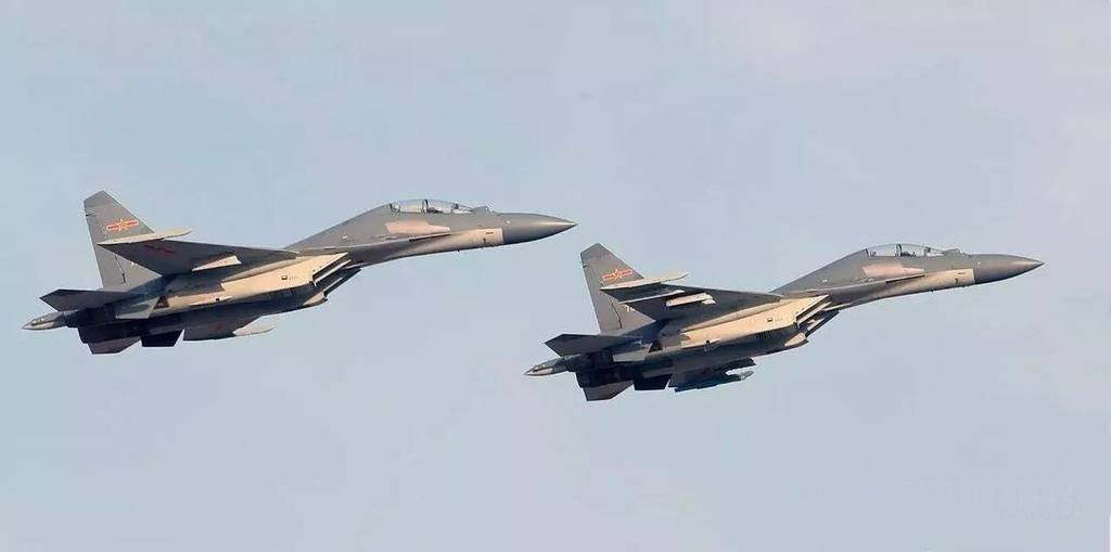 Chiny wysyłają 42 myśliwce J-10, J-11, J-16, Su-30 oraz drona strategicznego CH-4 do strefy wykrywania obrony powietrznej Tajwanu