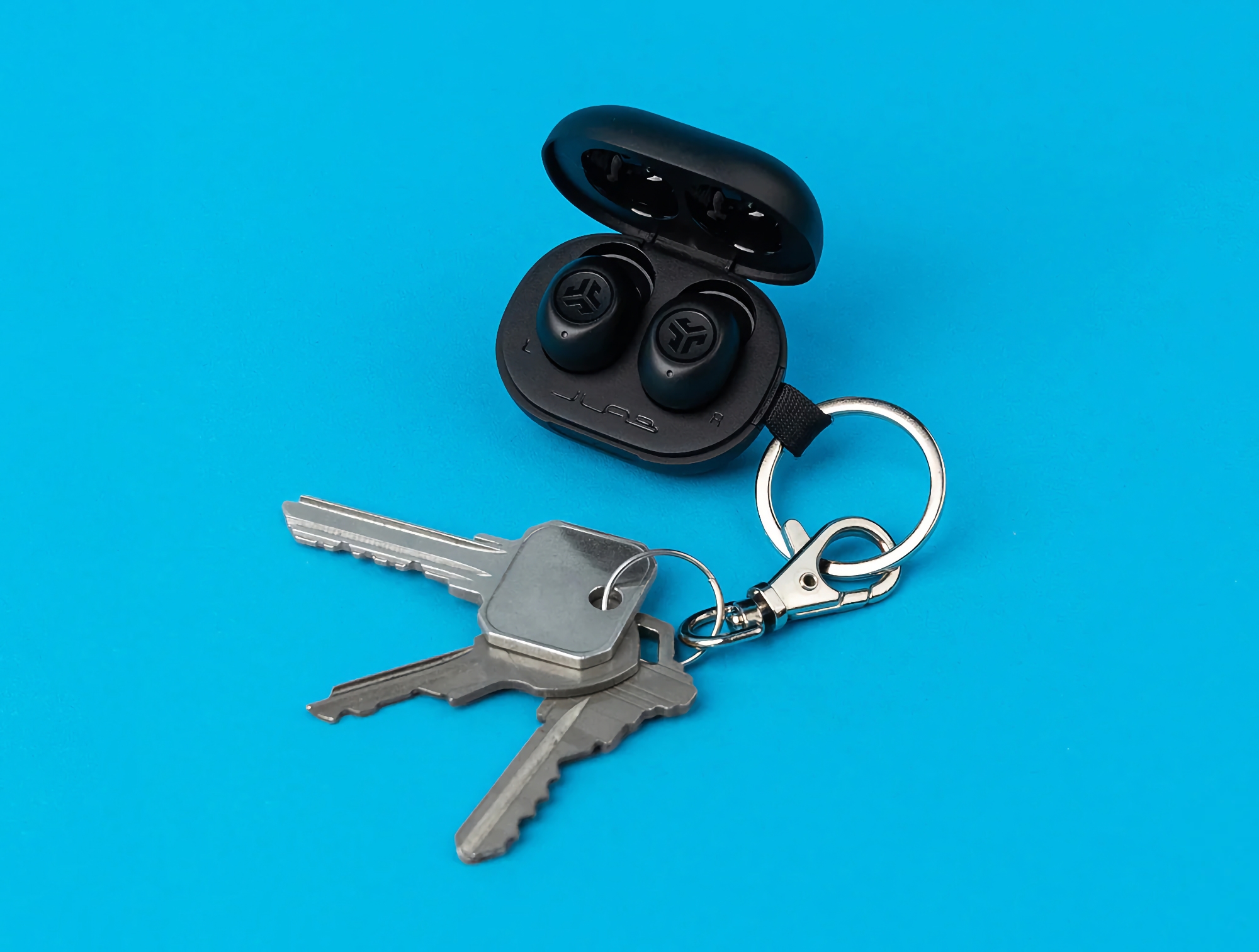 JLab JBuds Mini: kompaktowe słuchawki TWS, które można nosić jak brelok do kluczy