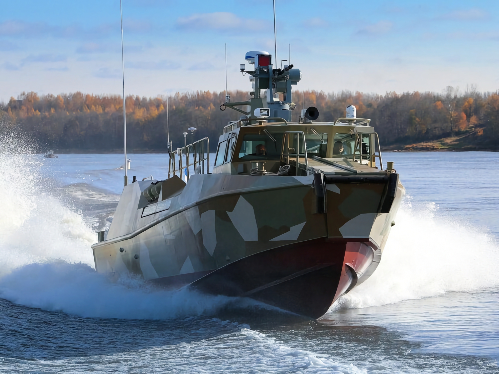 Media: Ukraiński wywiad za pomocą dronów morskich Magura V5 uderzył w dwie rosyjskie łodzie KS-701 "Tuna" (aktualizacja)
