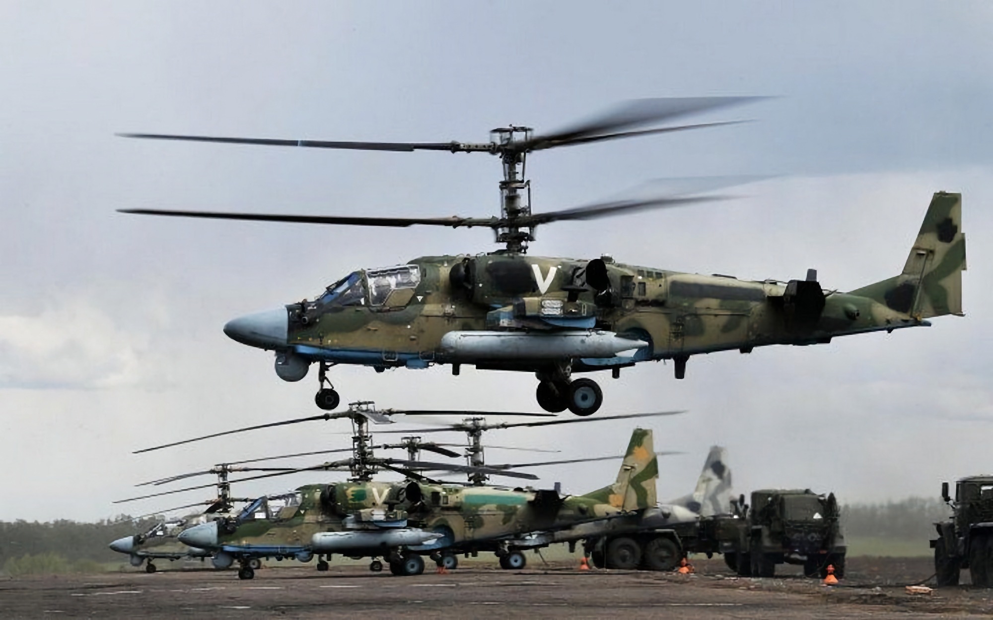 Siedem śmigłowców Ka-52 i dwa Mi-8: analitycy wojskowi Oryx poinformowali, ile rosyjskiego sprzętu zostało zniszczone przez AFU w wyniku ataku ATACMS na lotniska.