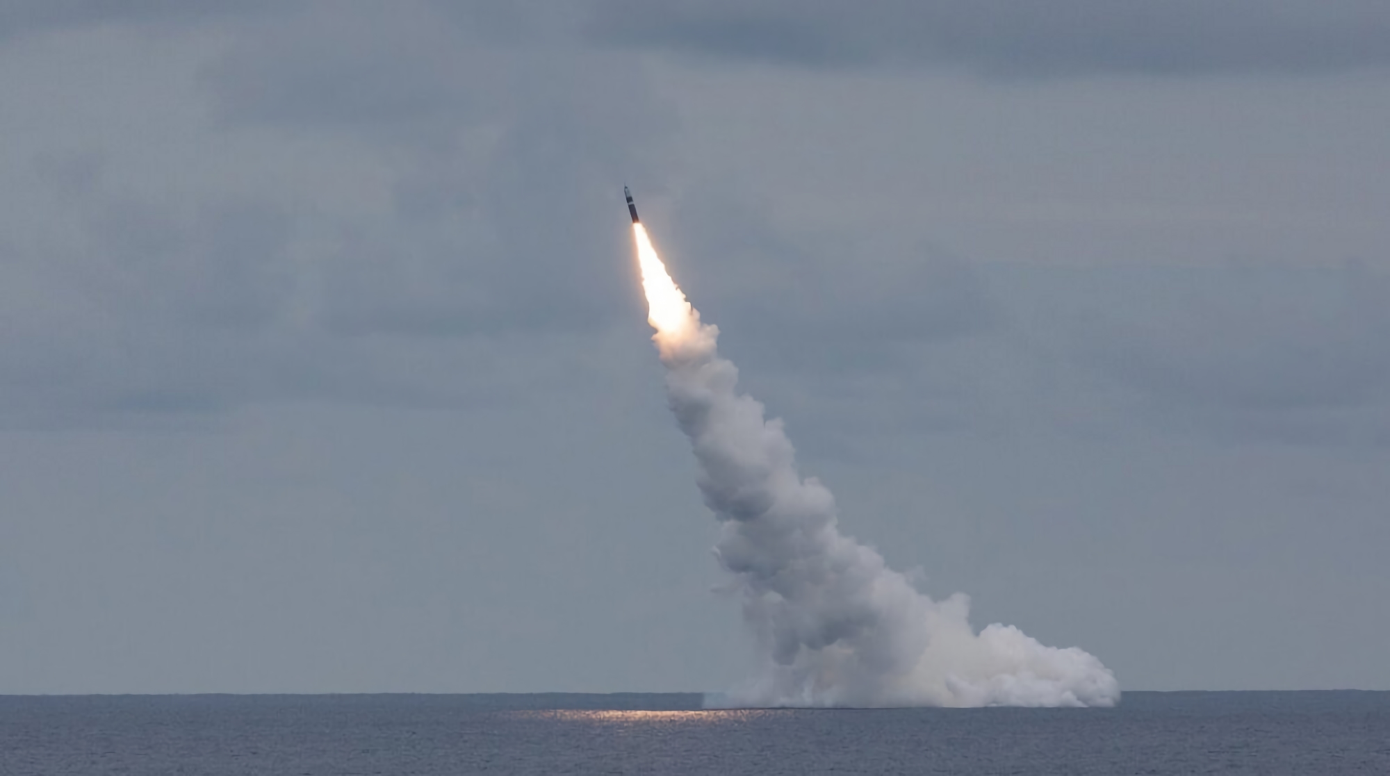 Ukraińskie siły obrony przeciwlotniczej zestrzeliły dwa pociski manewrujące Kalibr o wartości prawie 2 000 000 USD wystrzelone z rosyjskiego okrętu podwodnego na Morzu Czarnym