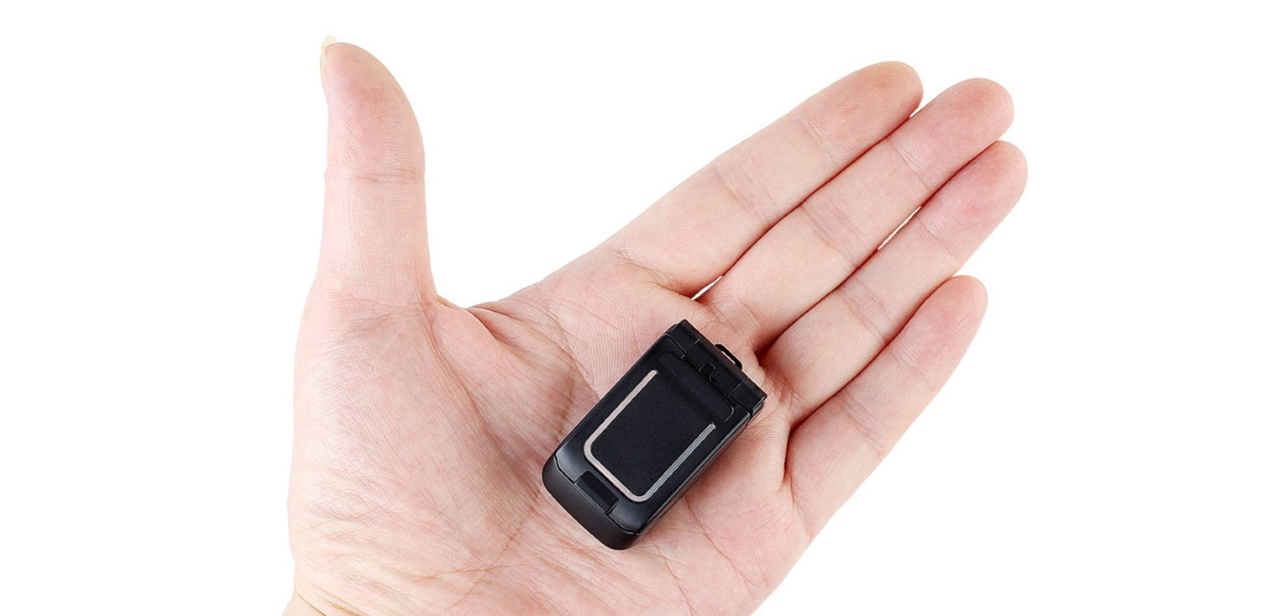 LONG-CZ J9: miniaturowy telefon-klapka o wadze 18,5 grama za $ 22