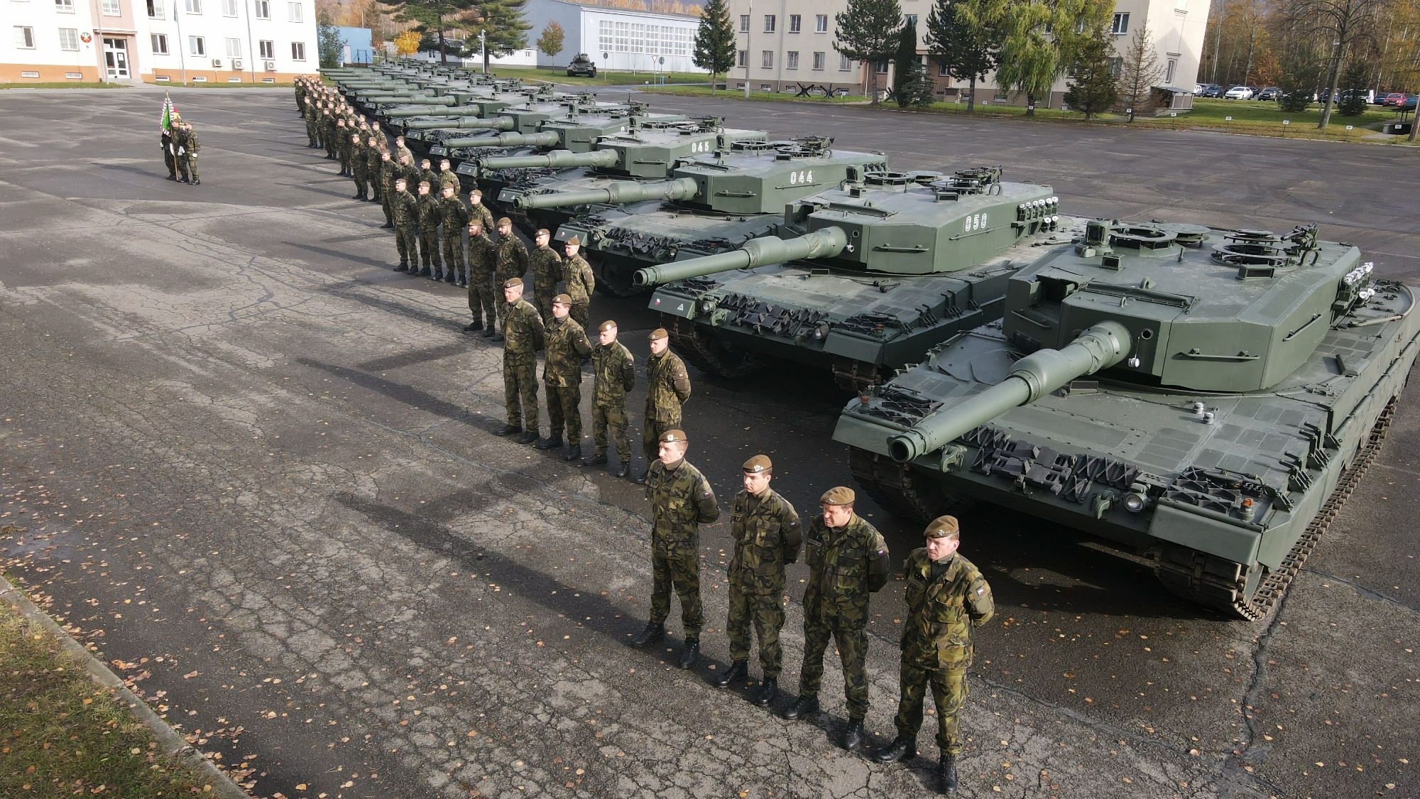 Niemcy przekażą Czechom dodatkową partię czołgów Leopard 2A4