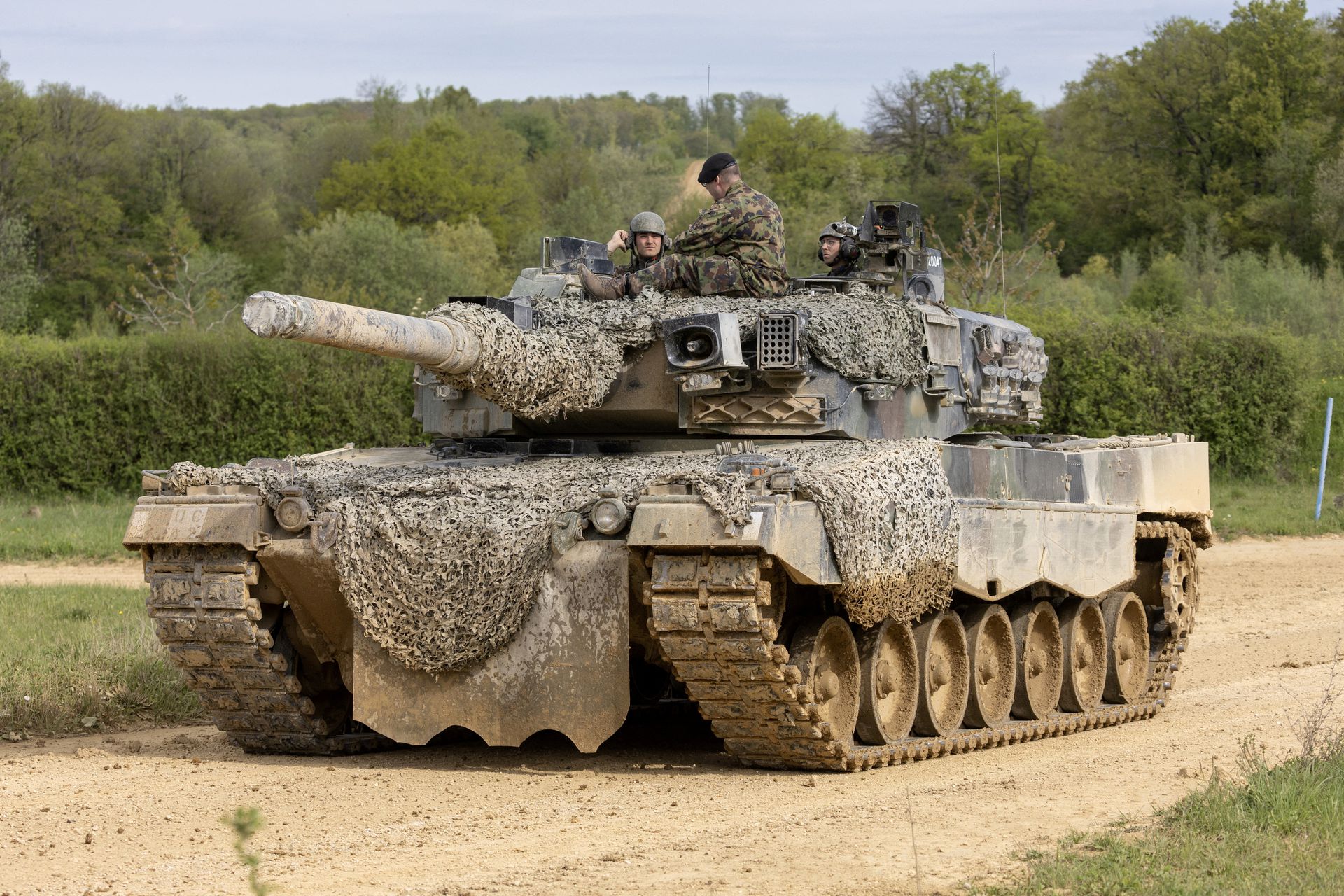 Szwajcaria sprzedaje 25 czołgów Leopard 2 Niemcom, a następnie może przekazać je Ukrainie