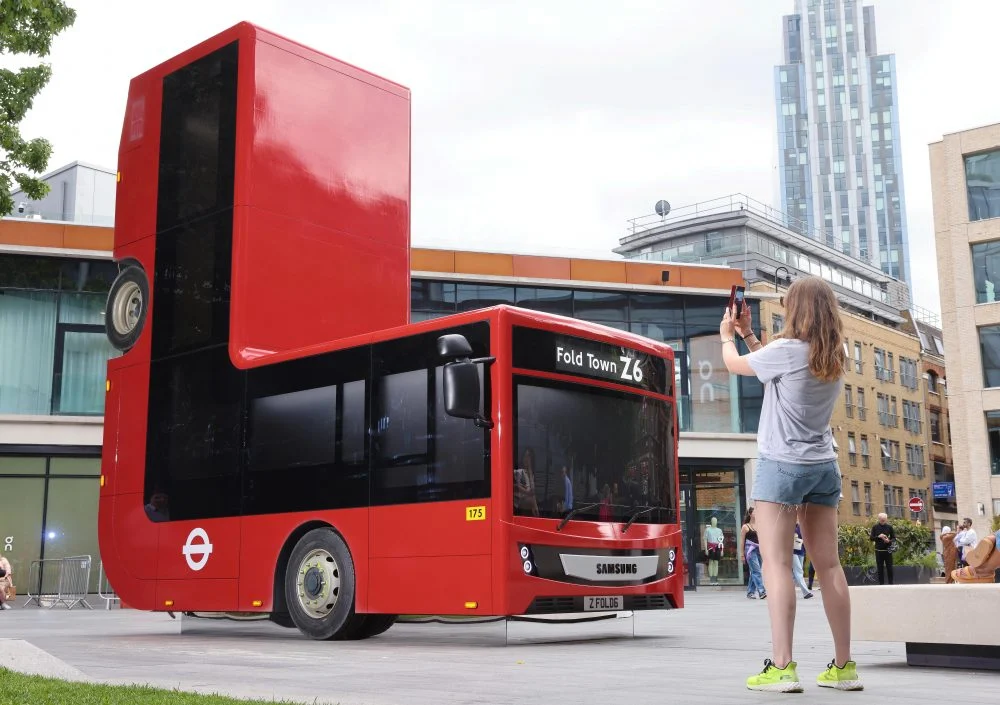 "Welcome to Fold Town": Samsung składa londyński autobus, aby promować nowe smartfony Galaxy Fold 6 i Galaxy Flip 6
