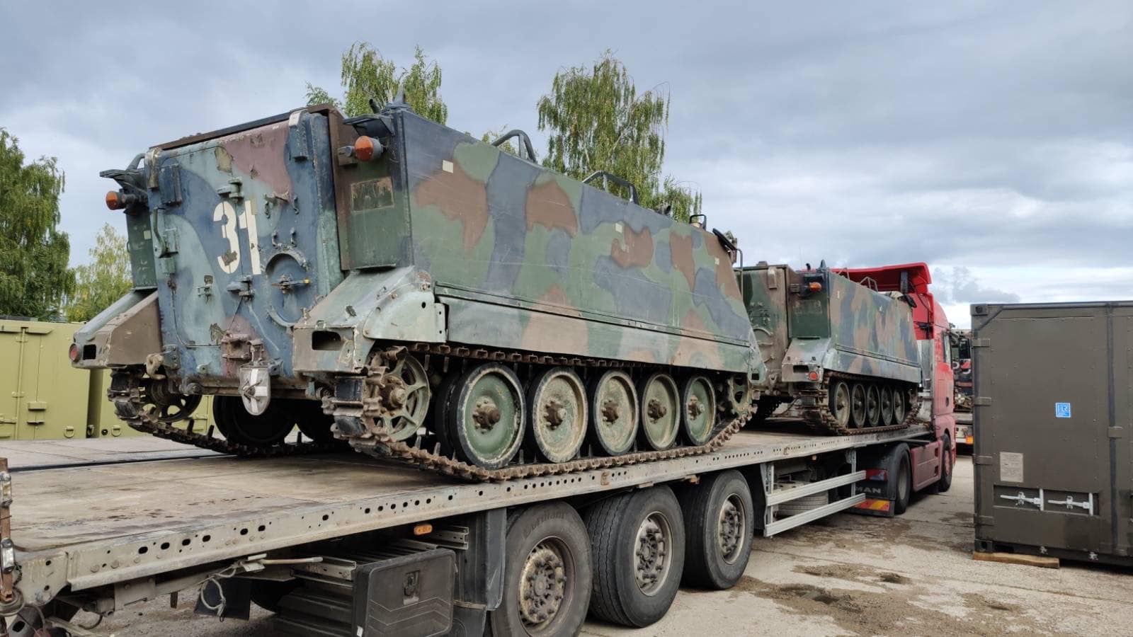 Litwa odbiera od AFU Panzerhaubitze 2000 SAU do naprawy i wysyła na Ukrainę dodatkową partię gąsienicowych transporterów opancerzonych M113