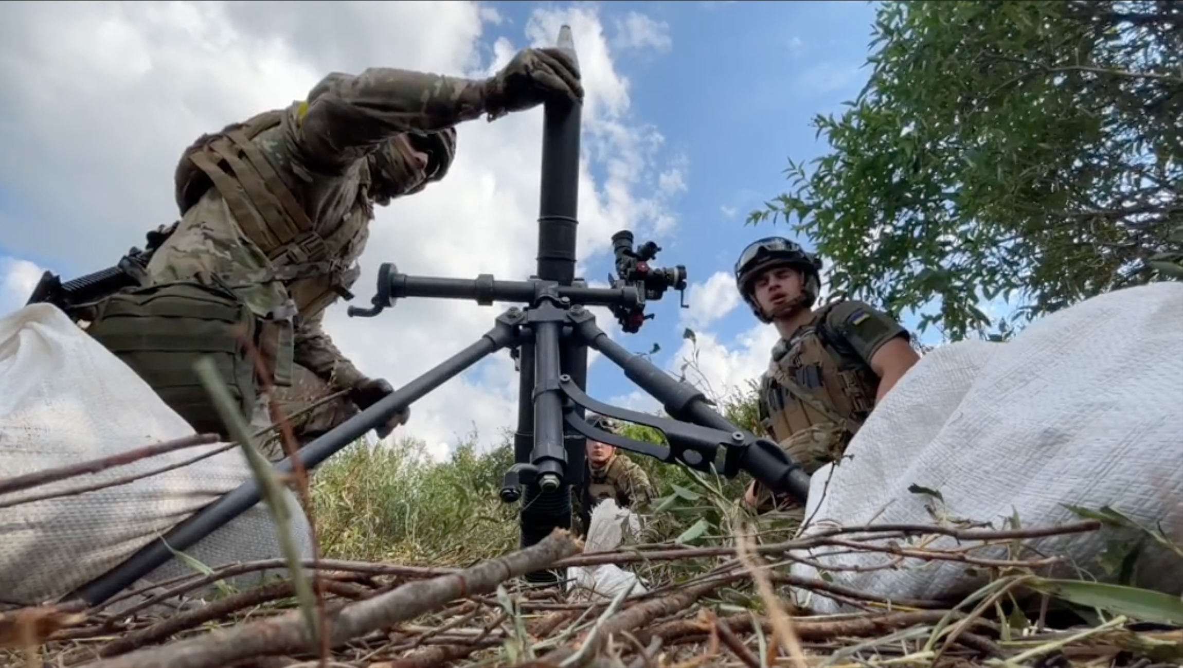 APU strzelający do pozycji wroga z amerykańskich moździerzy M224 Mortar (wideo)