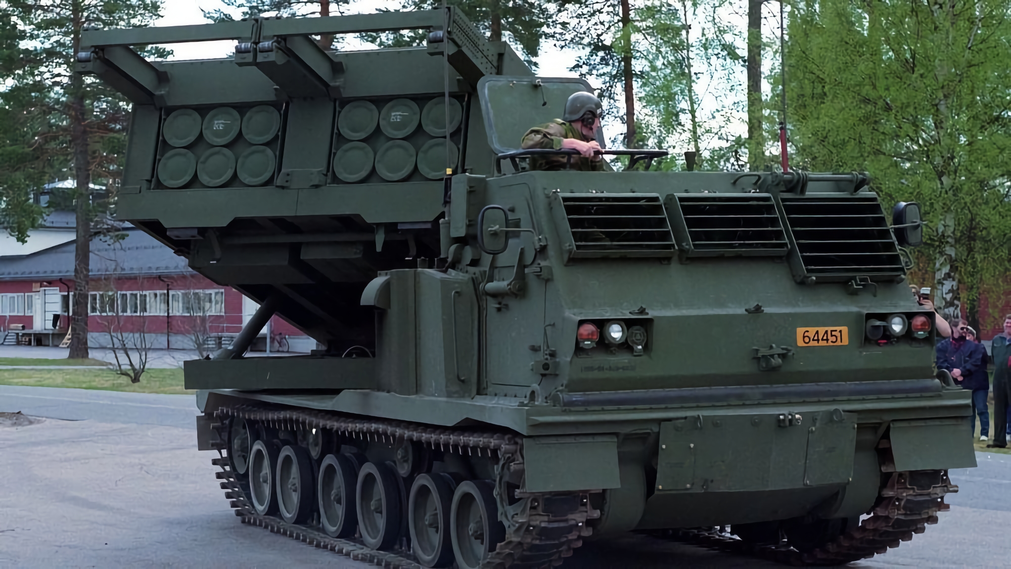 Wielka Brytania da Ukrainie więcej MLRS: Spodziewajcie się więcej M270 na gąsienicowej bazie Bradley BMP