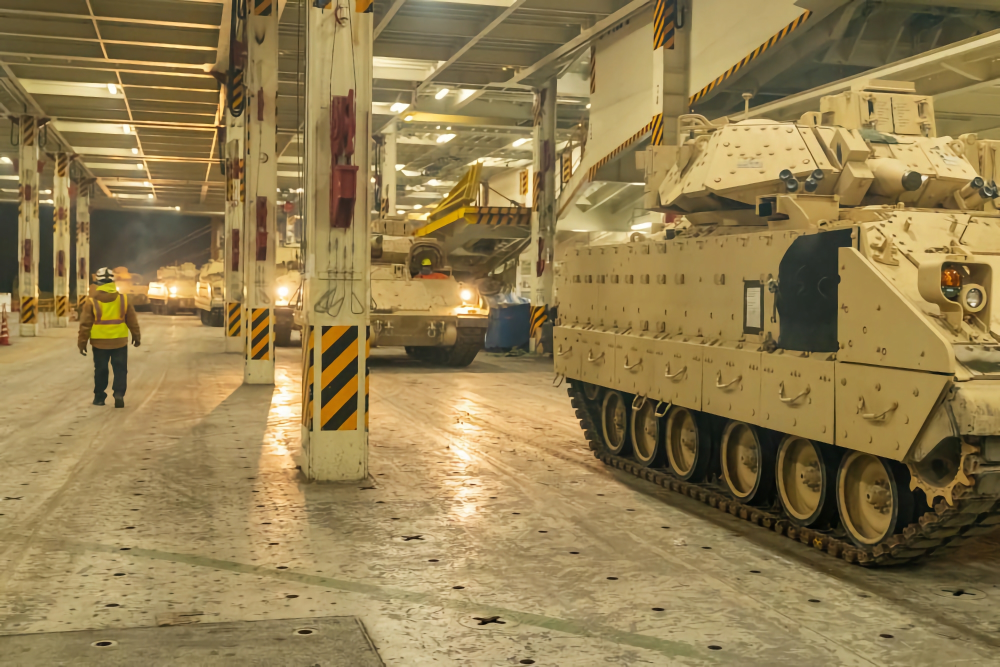 USA wysyłają na Ukrainę pierwszą partię bojowych wozów piechoty M2 Bradley