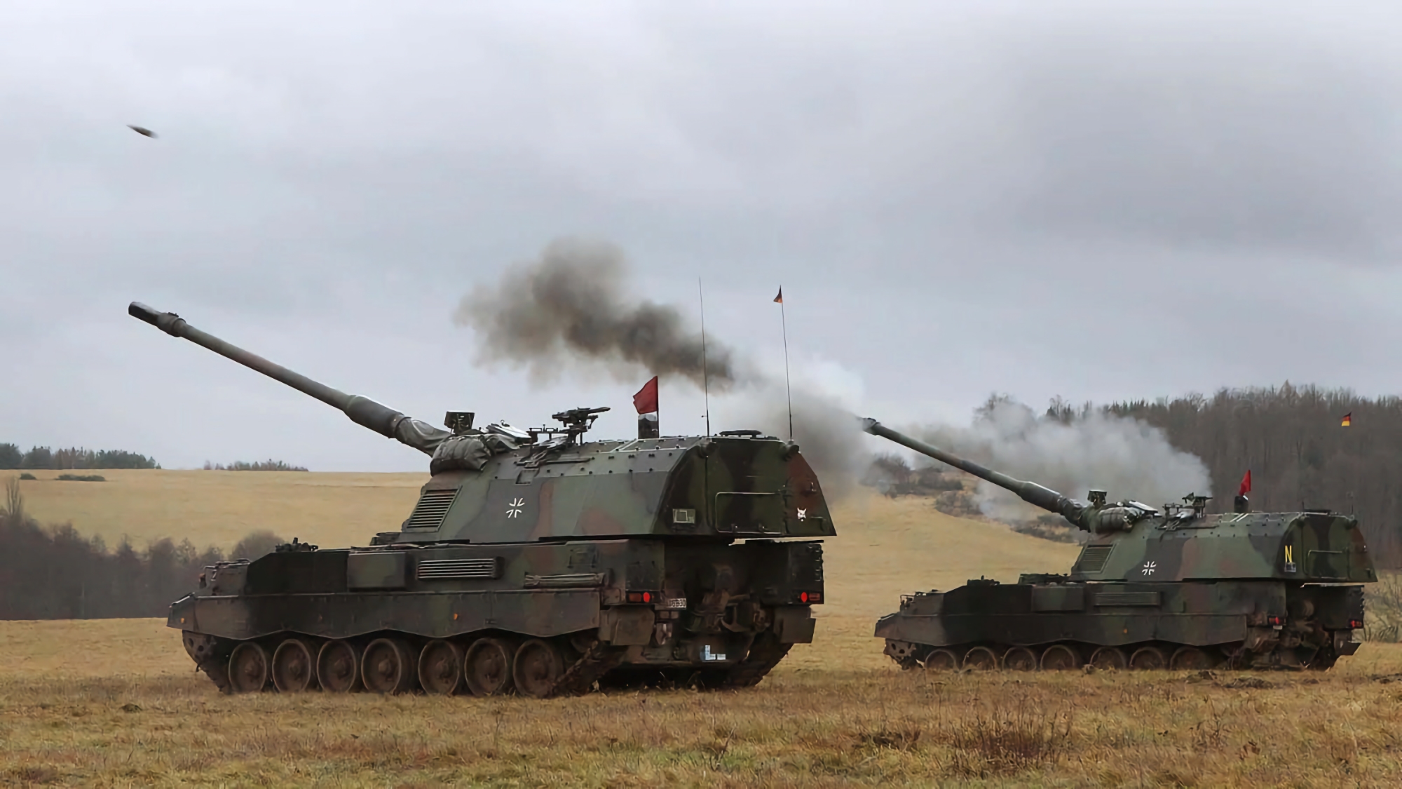 WP: Administracja Bidena zatwierdza dostawę amunicji kasetowej M864 na Ukrainę, która może być używana z AS Krab, CAESAR, M109A6 Paladin i Panzerhaubitze 2000.