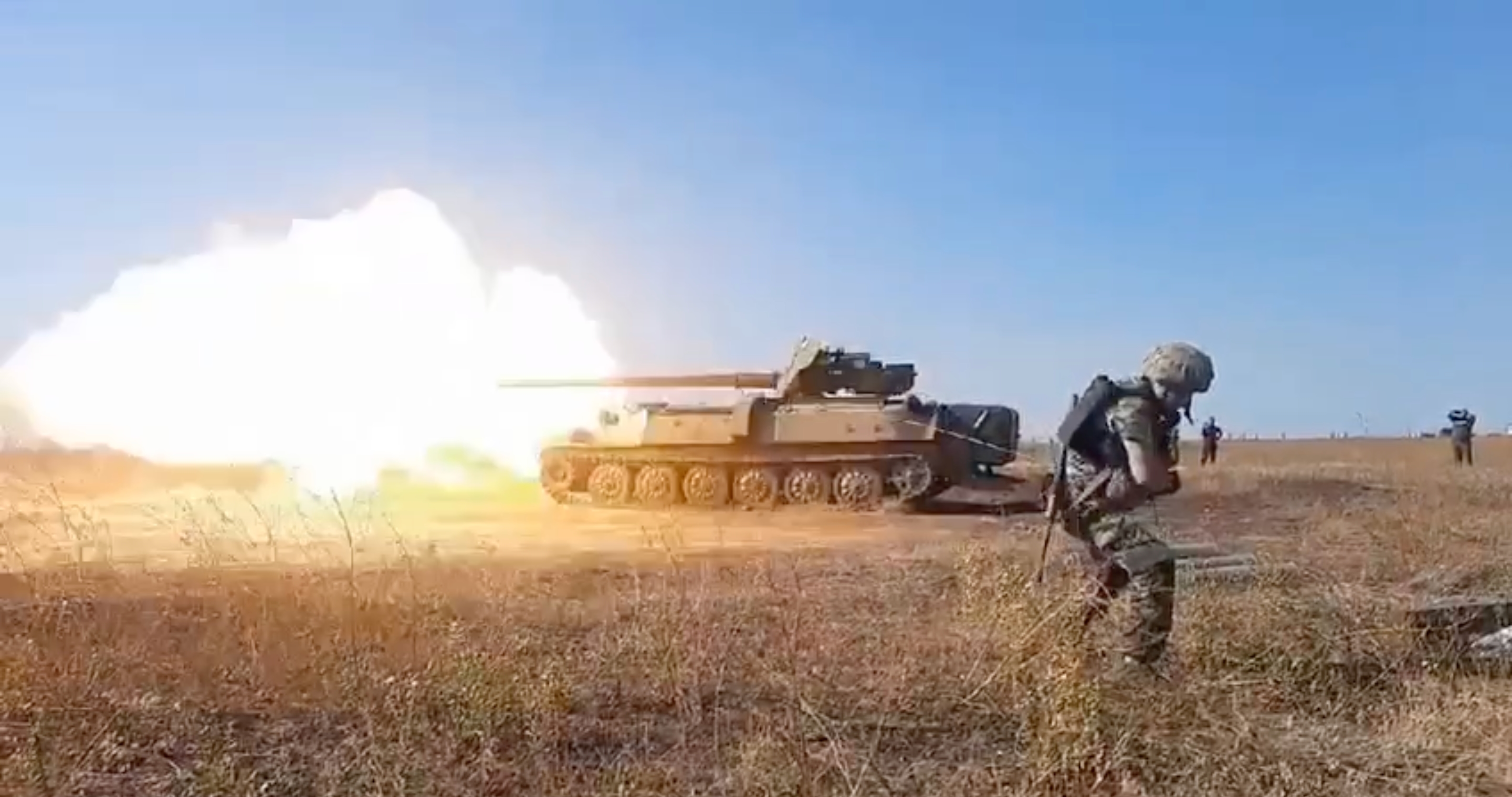 Samobieżne działa samobieżne: Siły Zbrojne Ukrainy zainstalowały działo 100 mm z haubicy MT-12 Rapira na bojowym wozie piechoty MT-LB (wideo)
