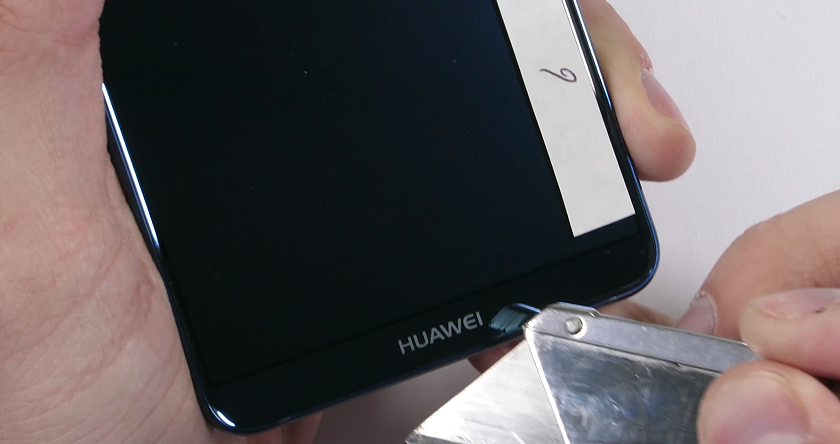 JerryRigEverything szydził z Huawei P20 Pro, testując go pod kątem wytrzymałości