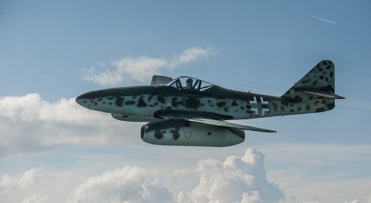 W Wielkiej Brytanii na wystawie RIAT w przestworza wzbiła się replika pierwszego w historii myśliwca odrzutowego Messerschmitt Me.262 generacji zero.