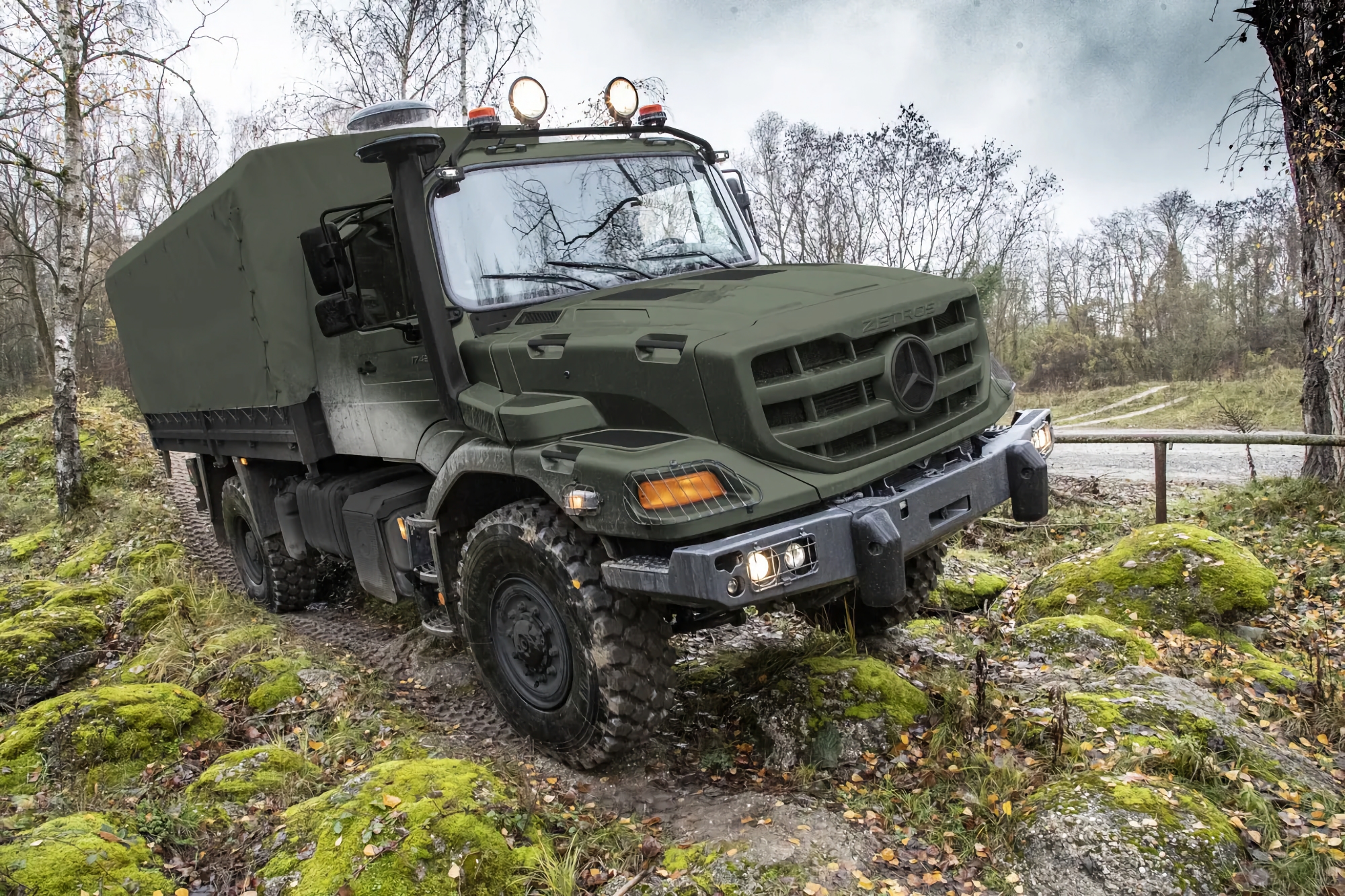 Ciężarówki Mercedes-Benz Zetros, maszyna brukarska Biber i amunicja Gepard do czołgów przeciwlotniczych: Niemcy przekazują Ukrainie nowy pakiet pomocy wojskowej