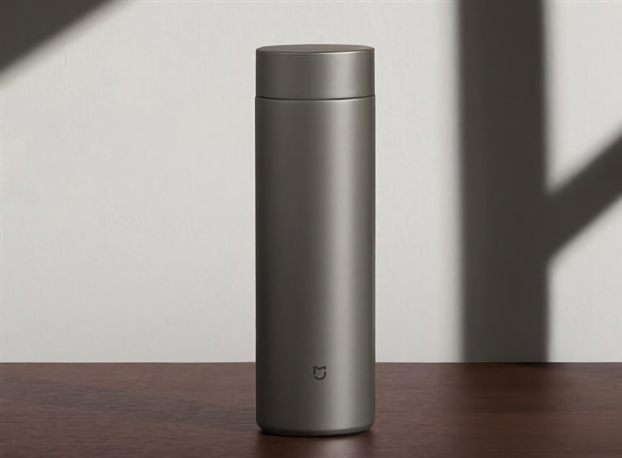 Xiaomi zaprezentowało MiJia Thermos Cup Ti 2 z właściwościami antybakteryjnymi i dwuwarstwową tytanową technologią próżniową