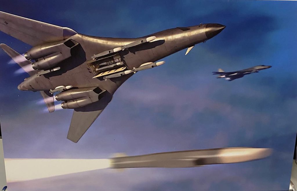 Boeing opracował nowy pylon do przenoszenia testów pocisków hipersonicznych z B-52H Stratofortress do naddźwiękowego bombowca B-1B Lancer.