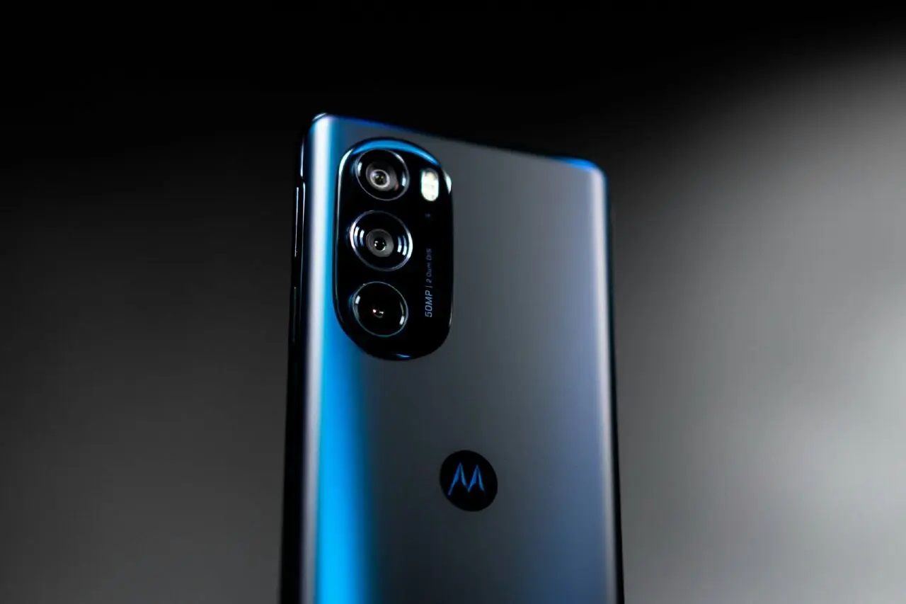 Plotka: Motorola pracuje nad flagowym smartfonem Frontier z aparatem 200 MP, Snapdragon 8 Gen2 i wyświetlaczem 144 Hz