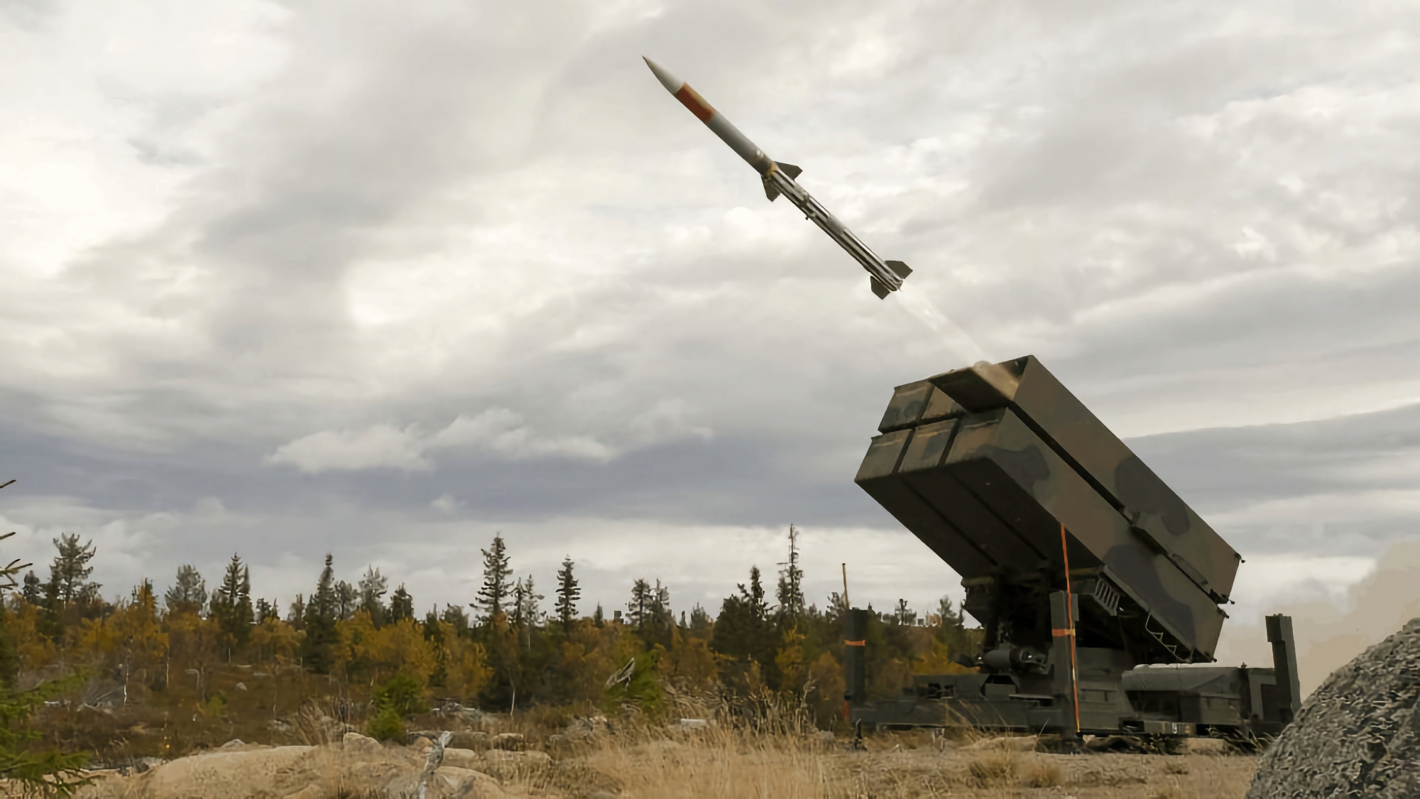 10 wyrzutni i 4 radary: Norwegia przekaże Ukrainie dodatkową partię SAM-ów NASAMS.