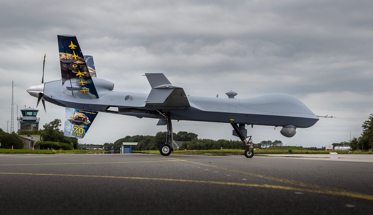 Królewskie Holenderskie Siły Powietrzne otrzymały swojego pierwszego wielozadaniowego drona MQ-9A Reaper o wartości 30 milionów dolarów, który będzie uzbrojony w bomby GBU-12 i pociski AGM-114 Hellfire II