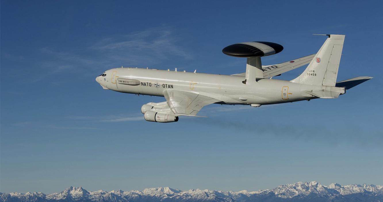 NATO rozmieszcza amerykańskie samoloty radarowe dalekiego zasięgu E-3 Sentry w pobliżu rosyjskiej granicy w Europie