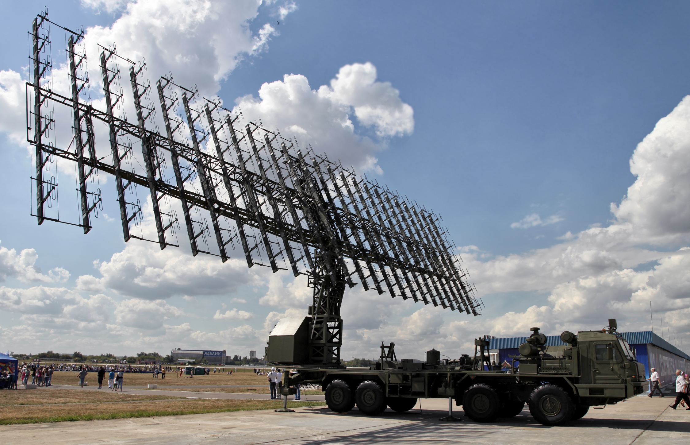 Drony Służby Bezpieczeństwa Ukrainy zaatakowały kompleks wykrywania radarów dalekiego zasięgu Nebo-SVU na okupowanym Krymie, który kosztował około 100 milionów dolarów.