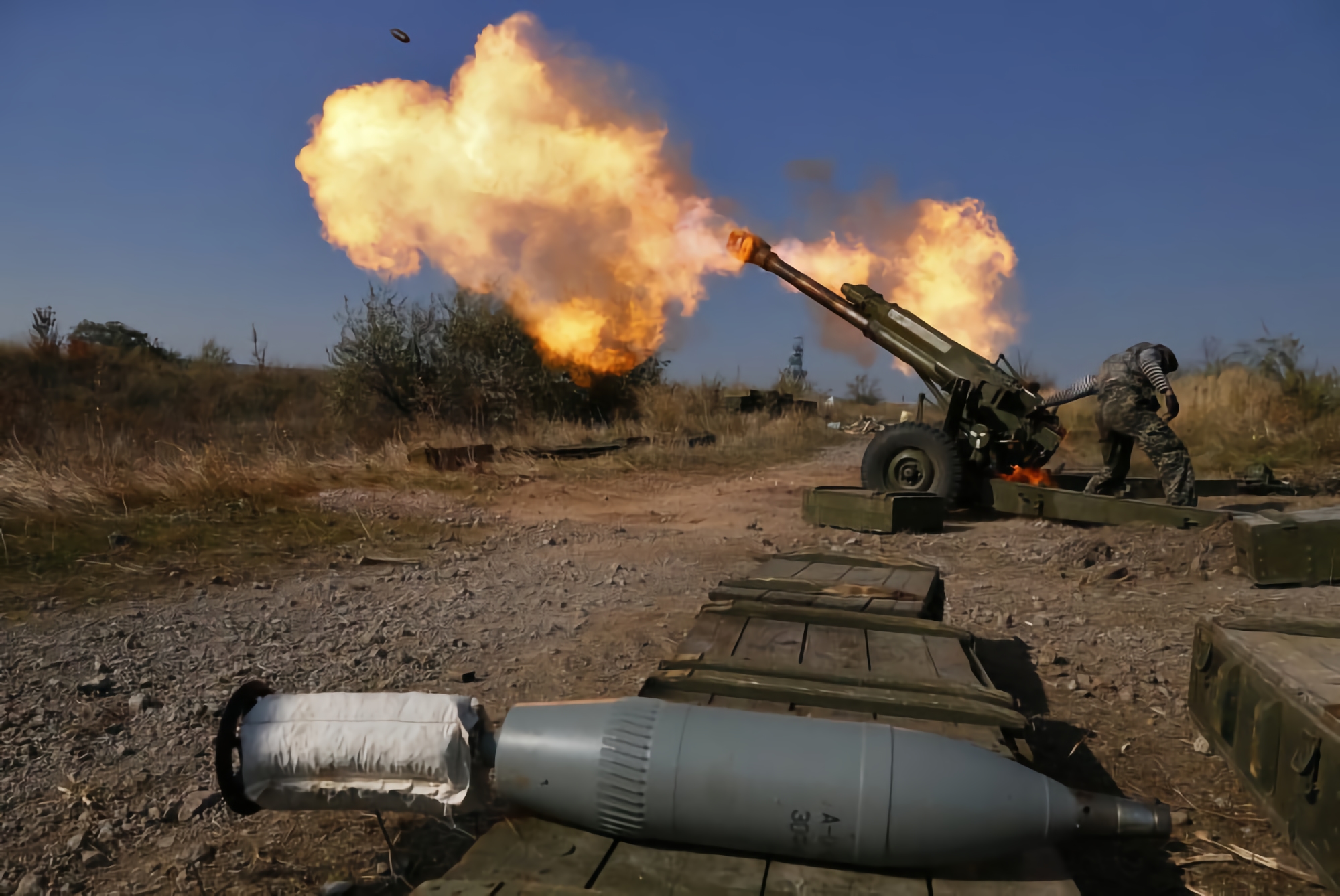 Ukraińskie siły zbrojne niszczą rzadki radziecki system artyleryjski Nona-K i amunicję Raszist (wideo)